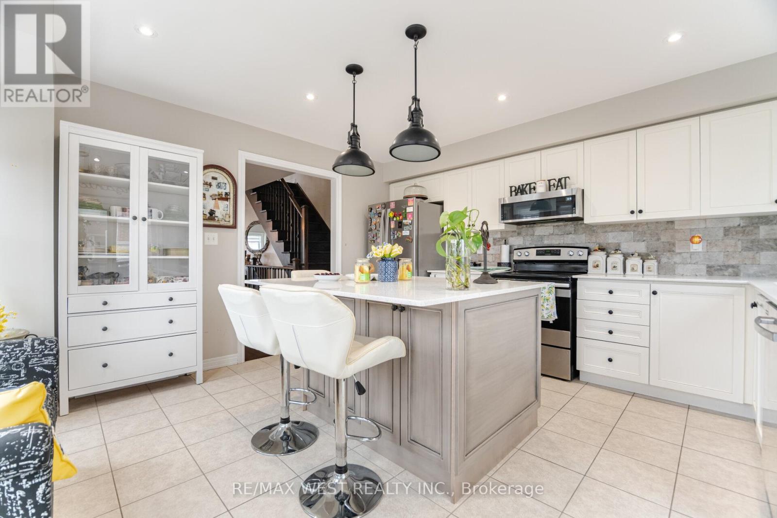 70 Hogan Manor Drive, Brampton, Ontario  L7A 4V3 - Photo 13 - W12212757