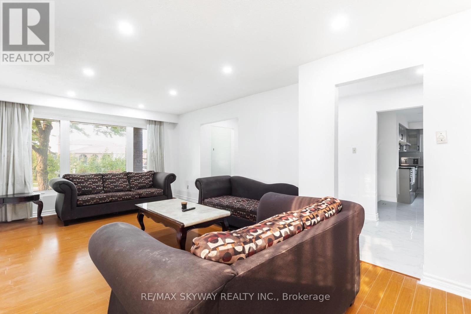 32 Maitland Street, Brampton (Central Park), Ontario  L6S 3B8 - Photo 10 - W12212759