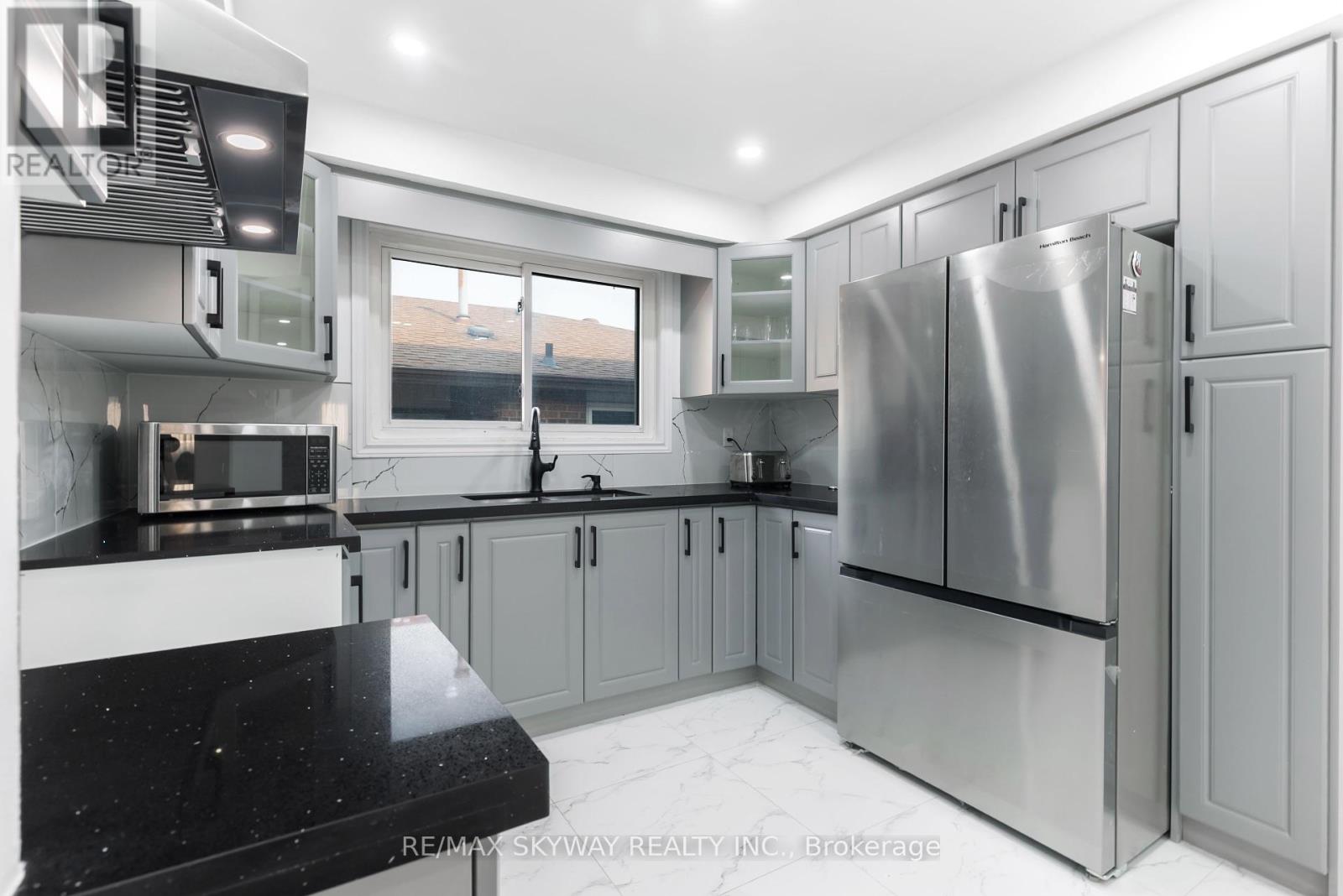 32 Maitland Street, Brampton (Central Park), Ontario  L6S 3B8 - Photo 15 - W12212759