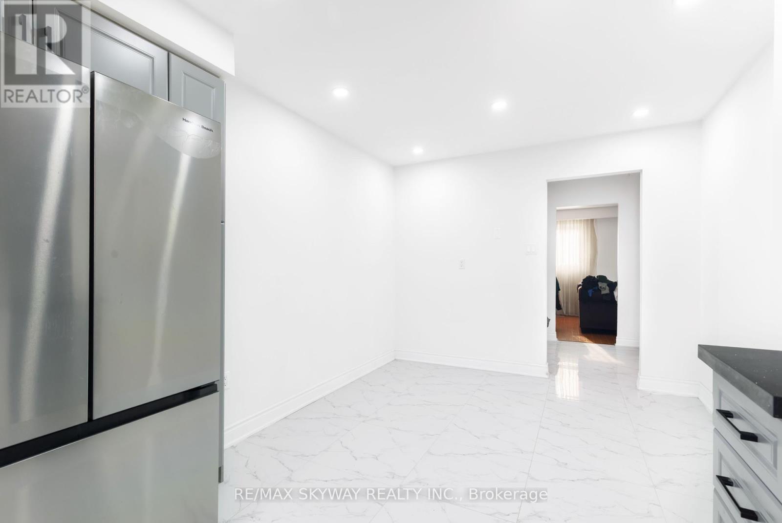 32 Maitland Street, Brampton (Central Park), Ontario  L6S 3B8 - Photo 16 - W12212759