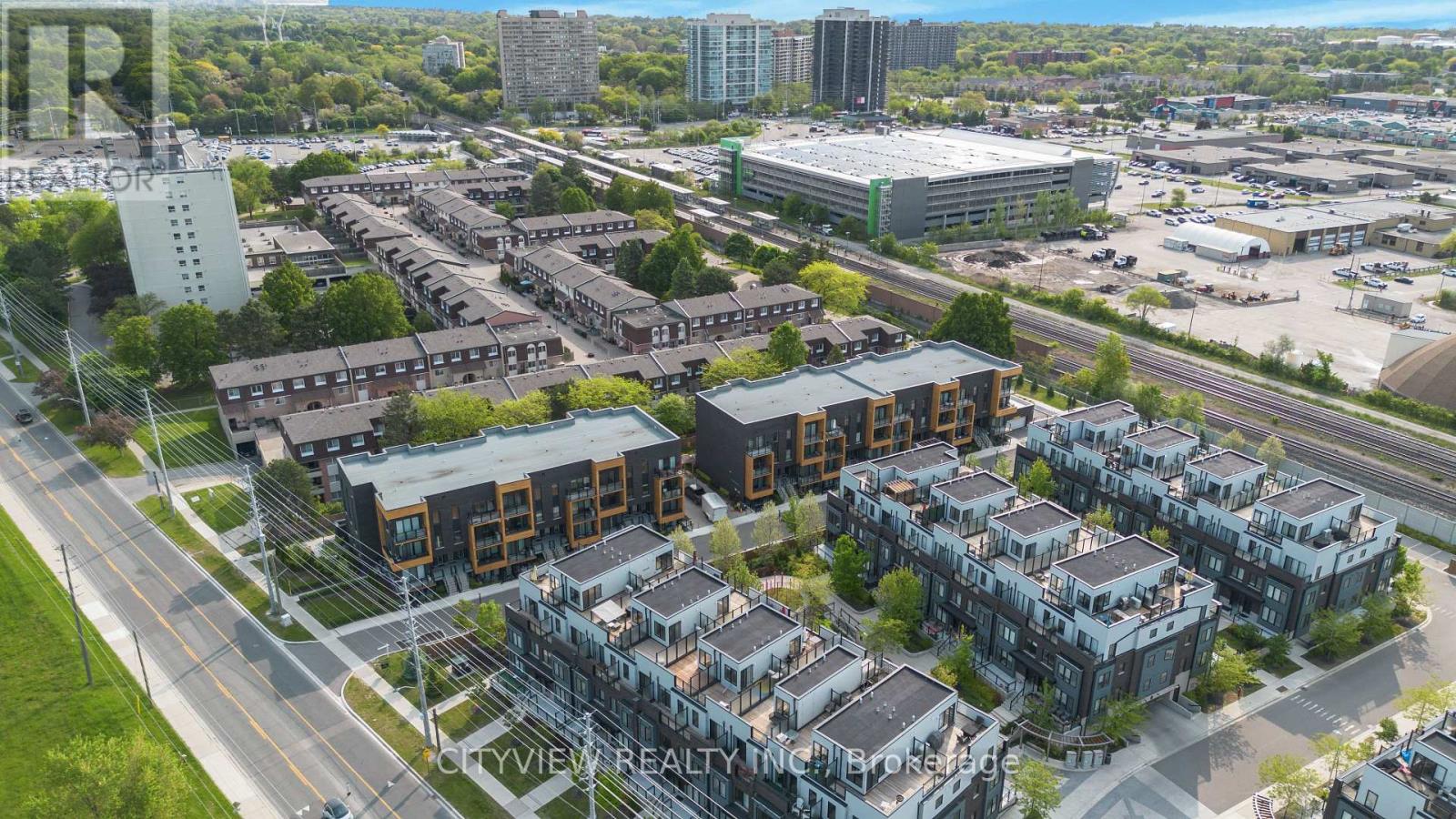 121 - 1145 Journeyman Lane, Mississauga (Clarkson), Ontario  L5J 0B5 - Photo 2 - W12212776