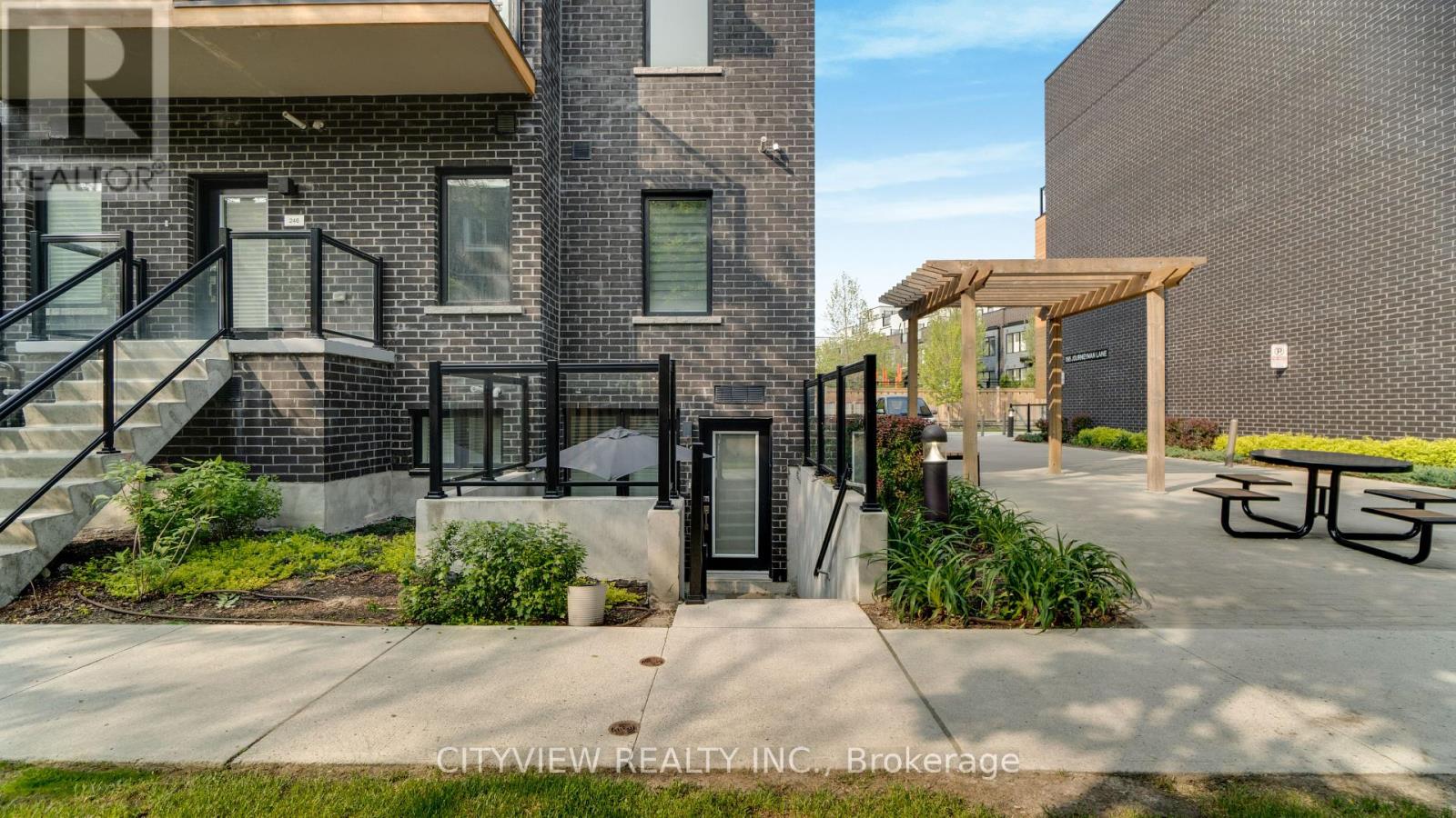 121 - 1145 Journeyman Lane, Mississauga (Clarkson), Ontario  L5J 0B5 - Photo 4 - W12212776