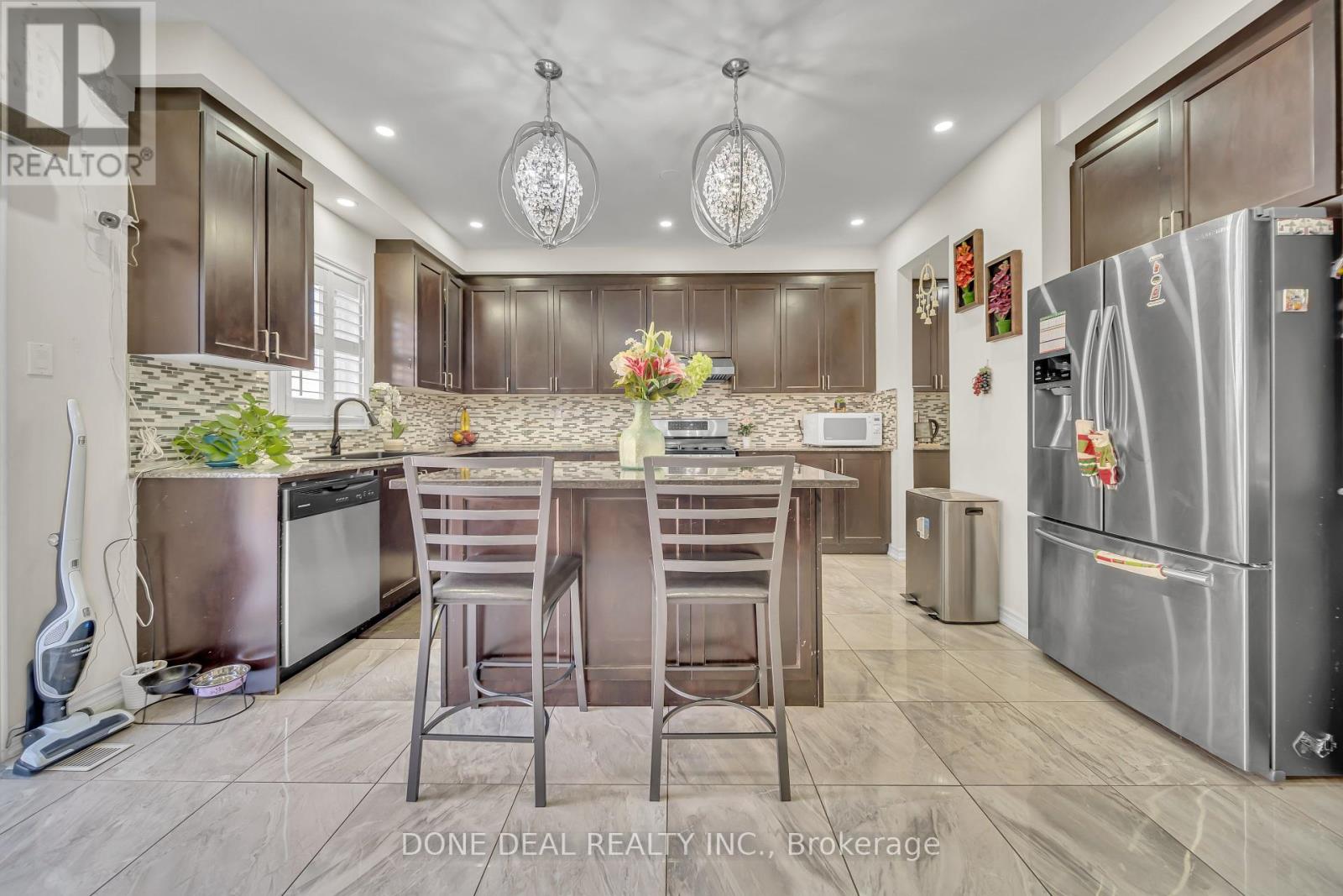 10 Lola Crescent, Brampton (Northwest Brampton), Ontario  L7A 4J7 - Photo 15 - W12212785