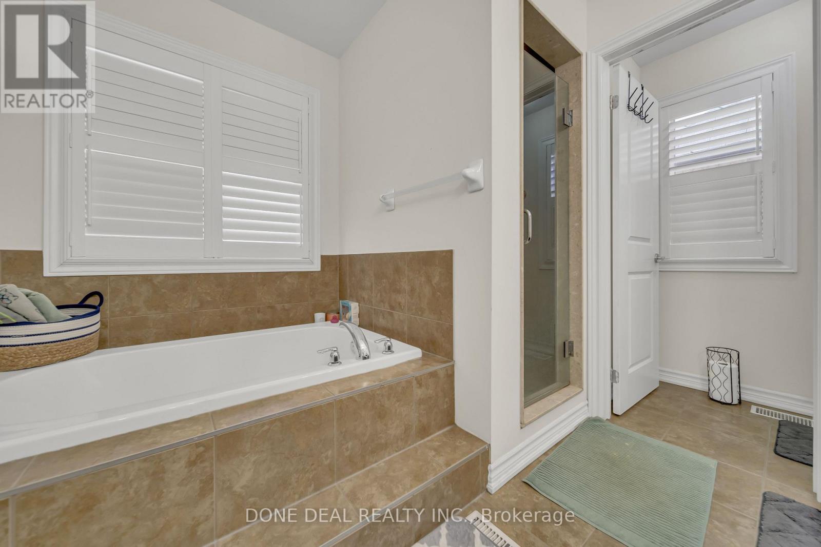 10 Lola Crescent, Brampton (Northwest Brampton), Ontario  L7A 4J7 - Photo 23 - W12212785