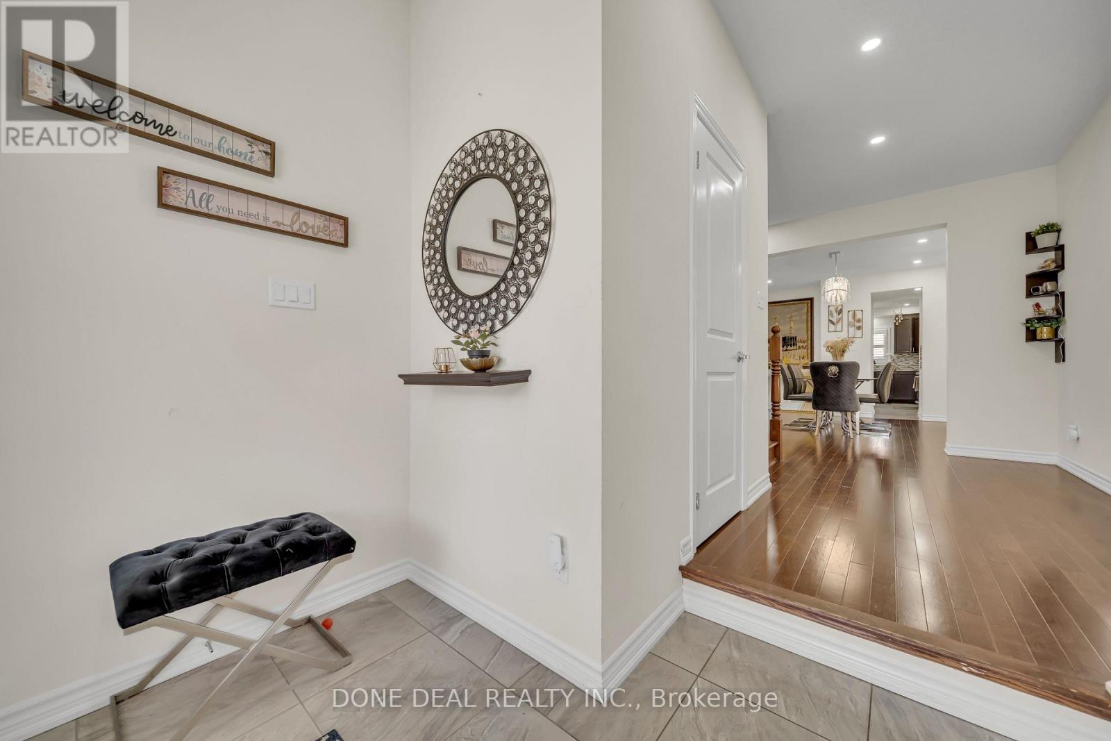 10 Lola Crescent, Brampton (Northwest Brampton), Ontario  L7A 4J7 - Photo 5 - W12212785