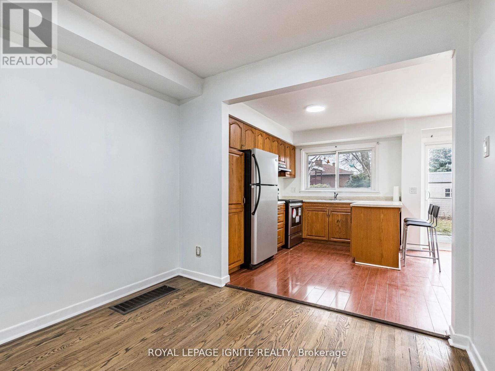 115 Northcrest Road, Toronto (Kingsview Village-The Westway), Ontario  M9R 1R5 - Photo 11 - W12212799