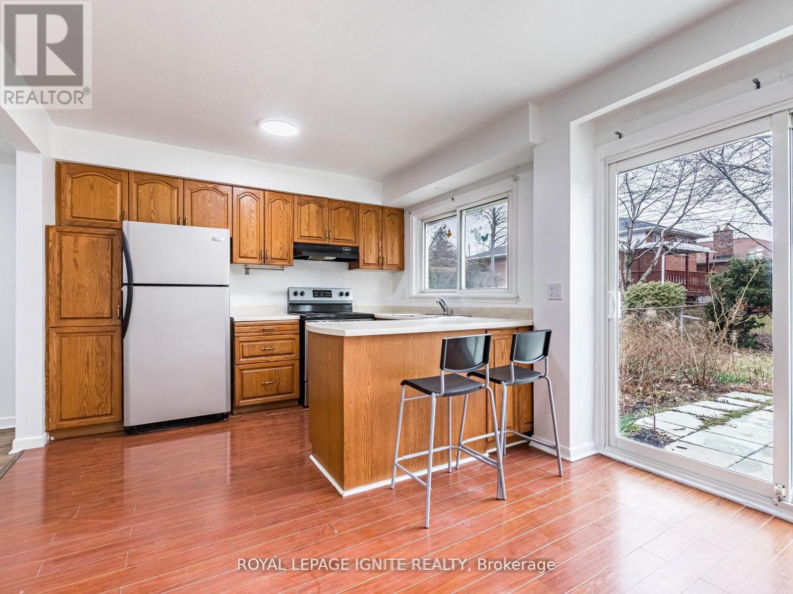 115 Northcrest Road, Toronto (Kingsview Village-The Westway), Ontario  M9R 1R5 - Photo 14 - W12212799