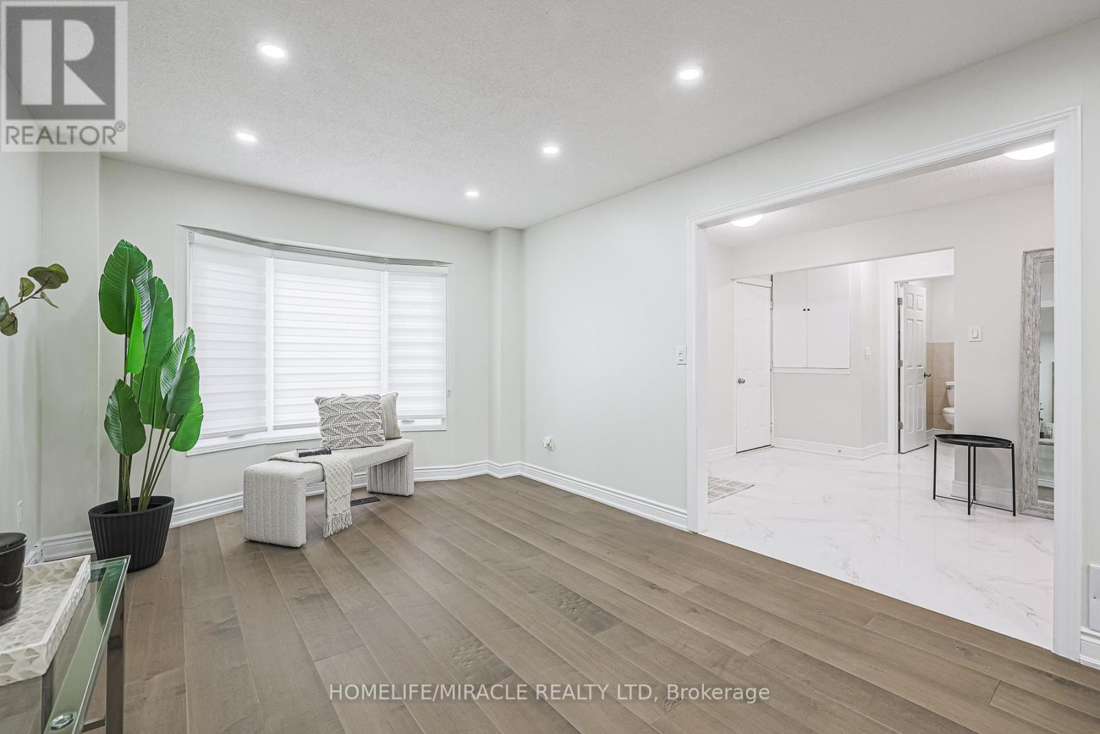 3 Hawkway Court, Brampton (Fletcher's West), Ontario  L6Y 4K7 - Photo 8 - W12212807