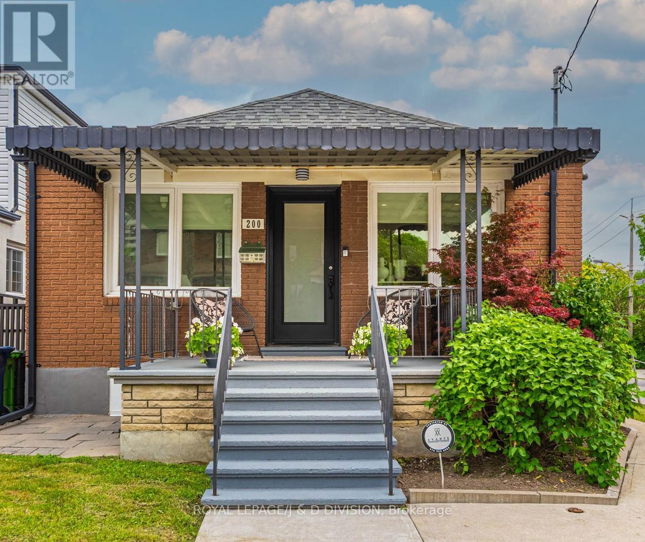 200 BELGRAVIA AVENUE, Toronto, Ontario