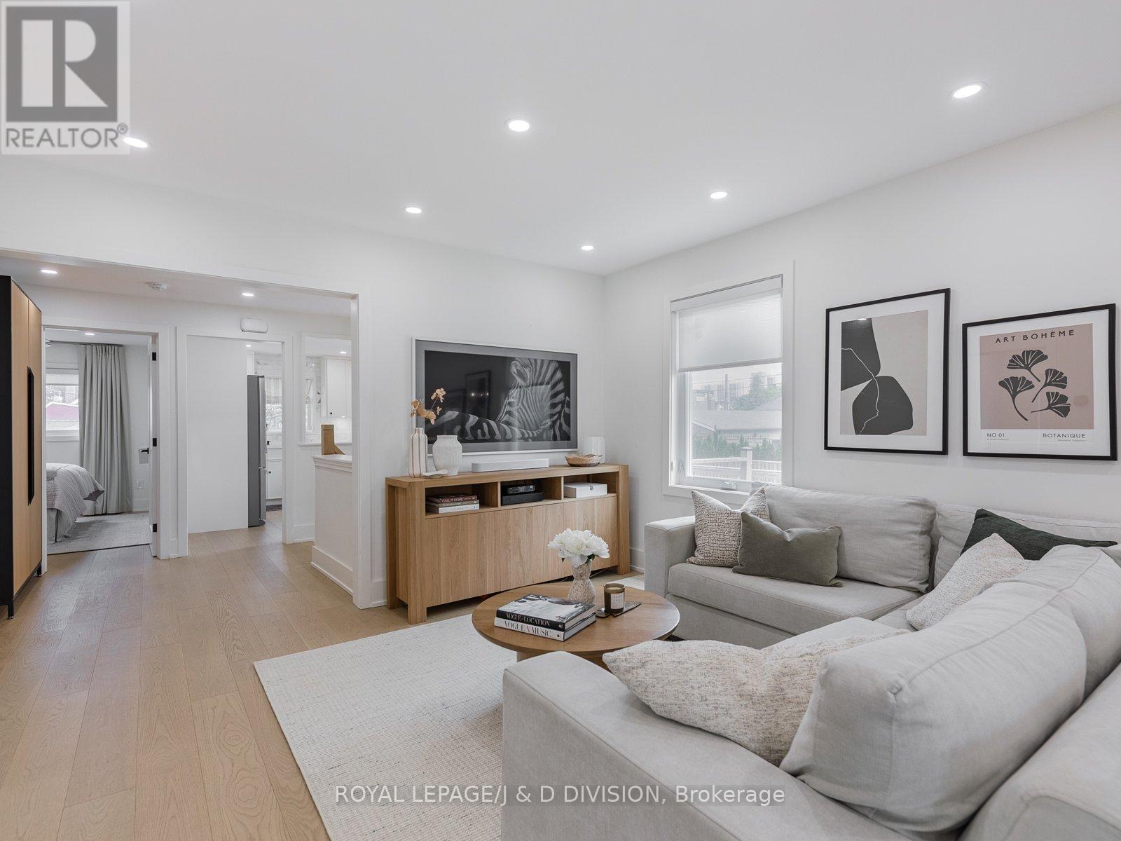 200 Belgravia Avenue, Toronto (Briar Hill-Belgravia), Ontario  M6E 2M8 - Photo 10 - W12212822