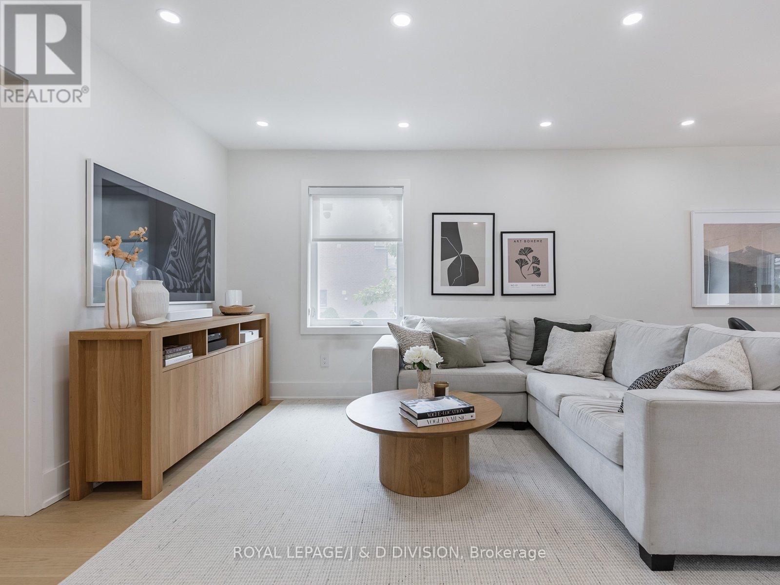 200 Belgravia Avenue, Toronto (Briar Hill-Belgravia), Ontario  M6E 2M8 - Photo 11 - W12212822