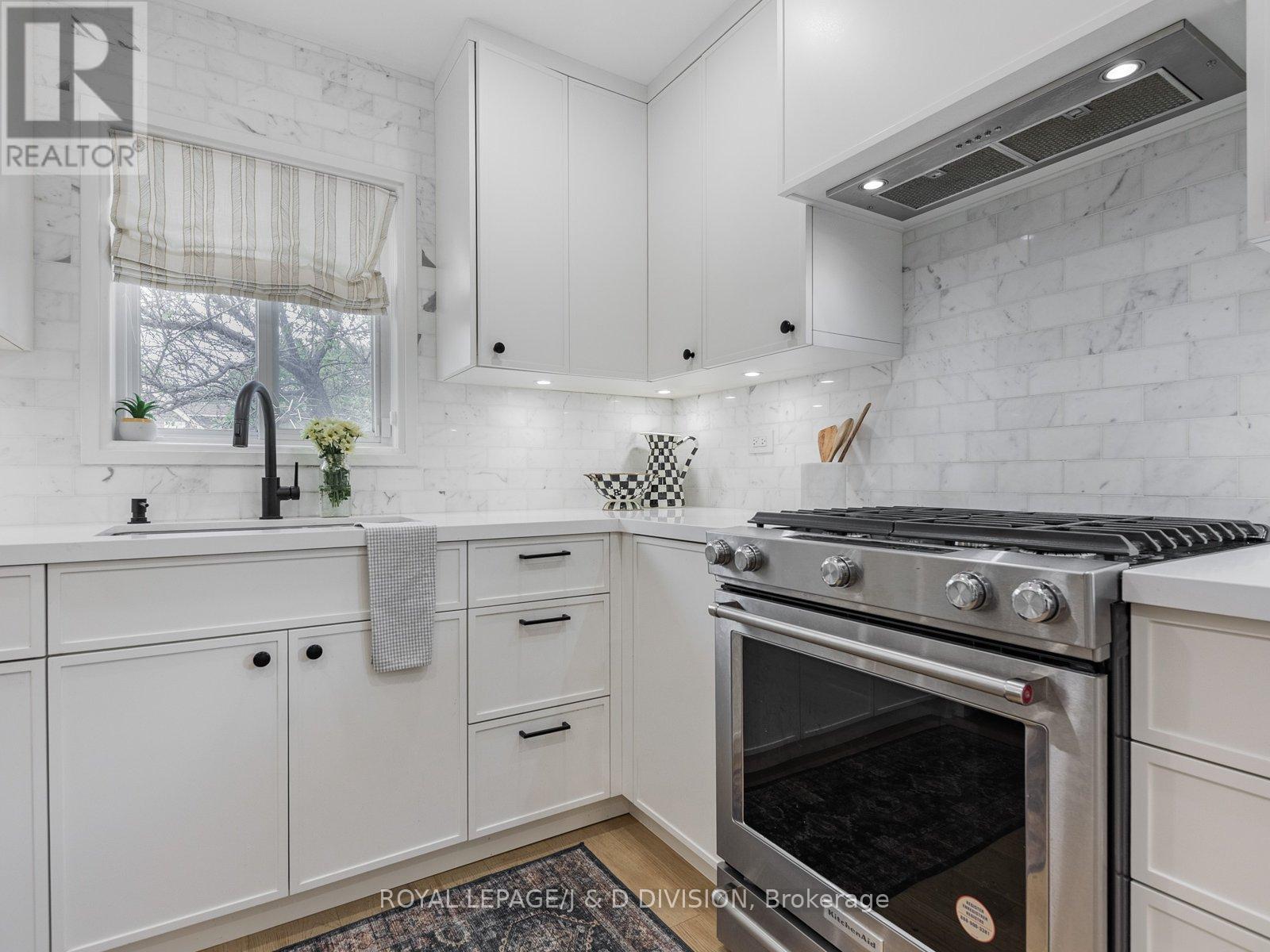 200 Belgravia Avenue, Toronto (Briar Hill-Belgravia), Ontario  M6E 2M8 - Photo 13 - W12212822