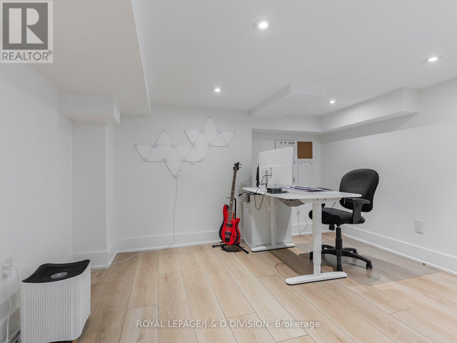 200 Belgravia Avenue, Toronto (Briar Hill-Belgravia), Ontario  M6E 2M8 - Photo 26 - W12212822