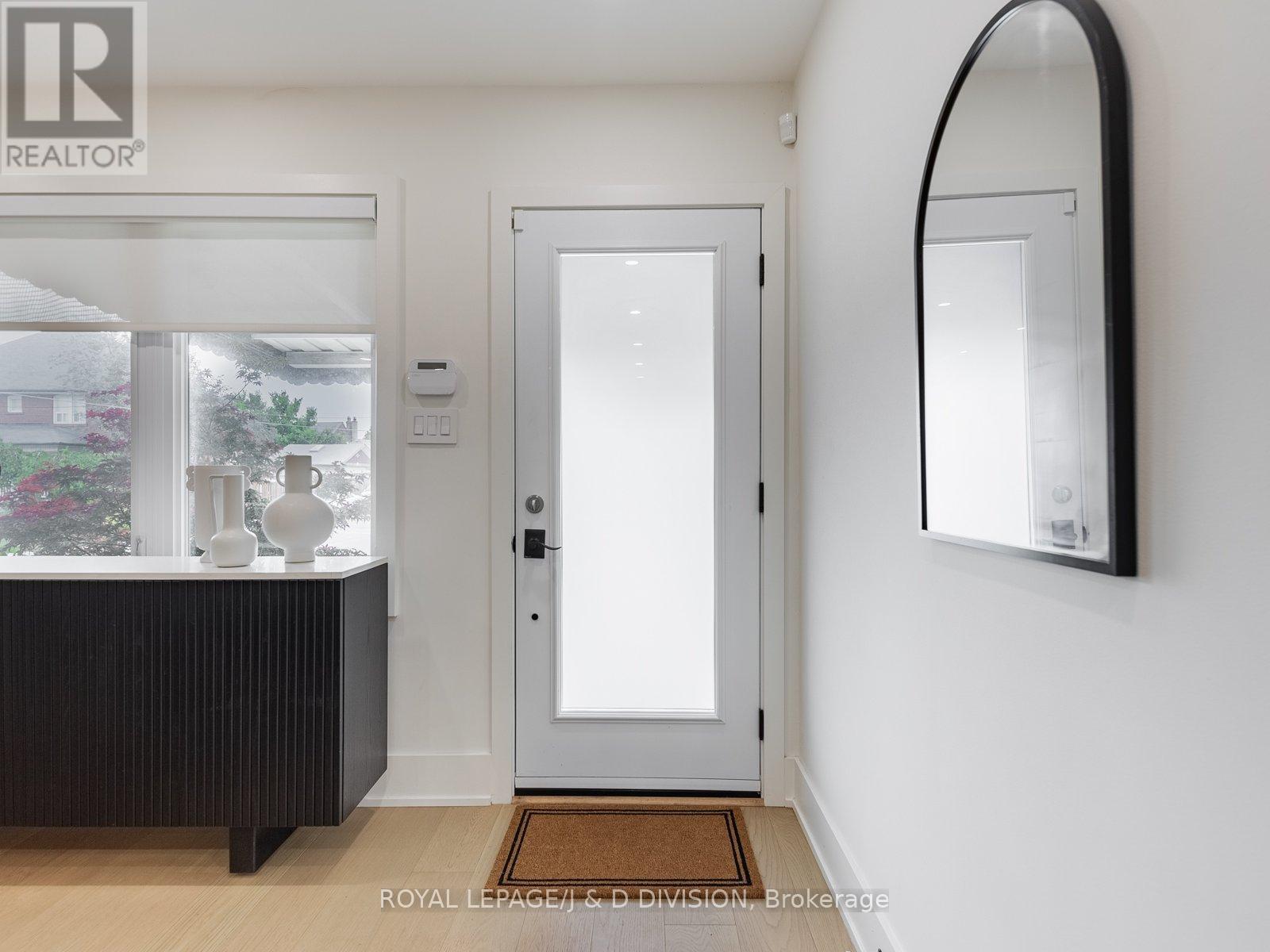 200 Belgravia Avenue, Toronto (Briar Hill-Belgravia), Ontario  M6E 2M8 - Photo 4 - W12212822