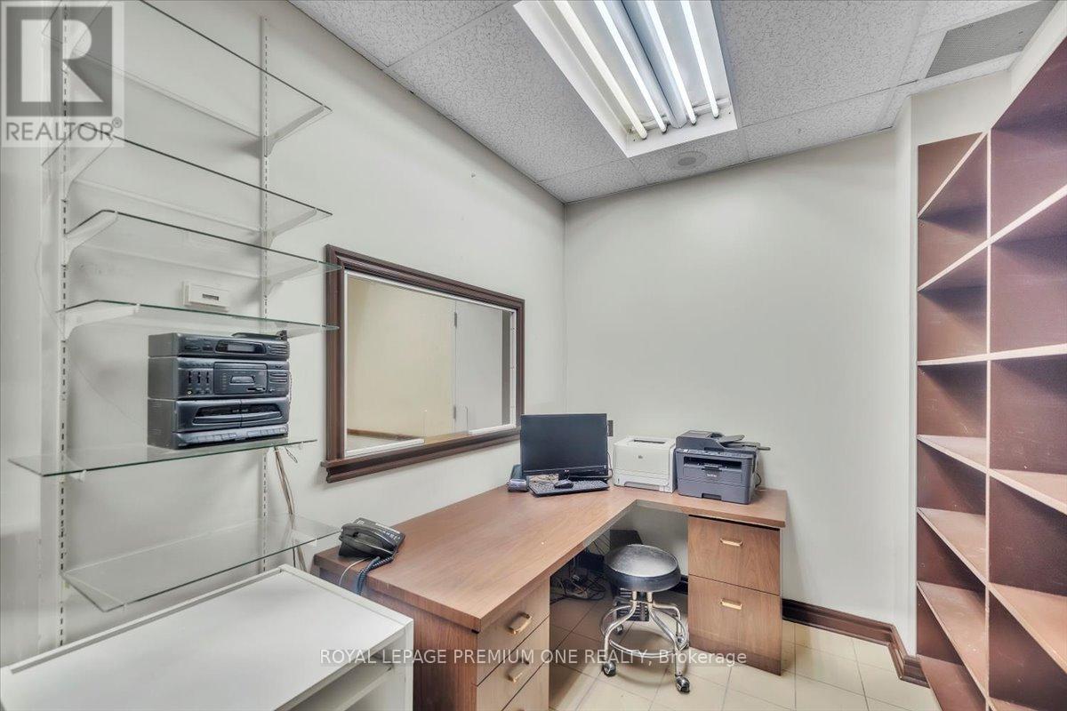 102 - 3530 Derry Road E, Mississauga, Ontario  L4T 4E3 - Photo 10 - W12212840