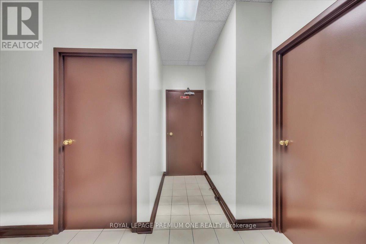 102 - 3530 Derry Road E, Mississauga, Ontario  L4T 4E3 - Photo 13 - W12212840