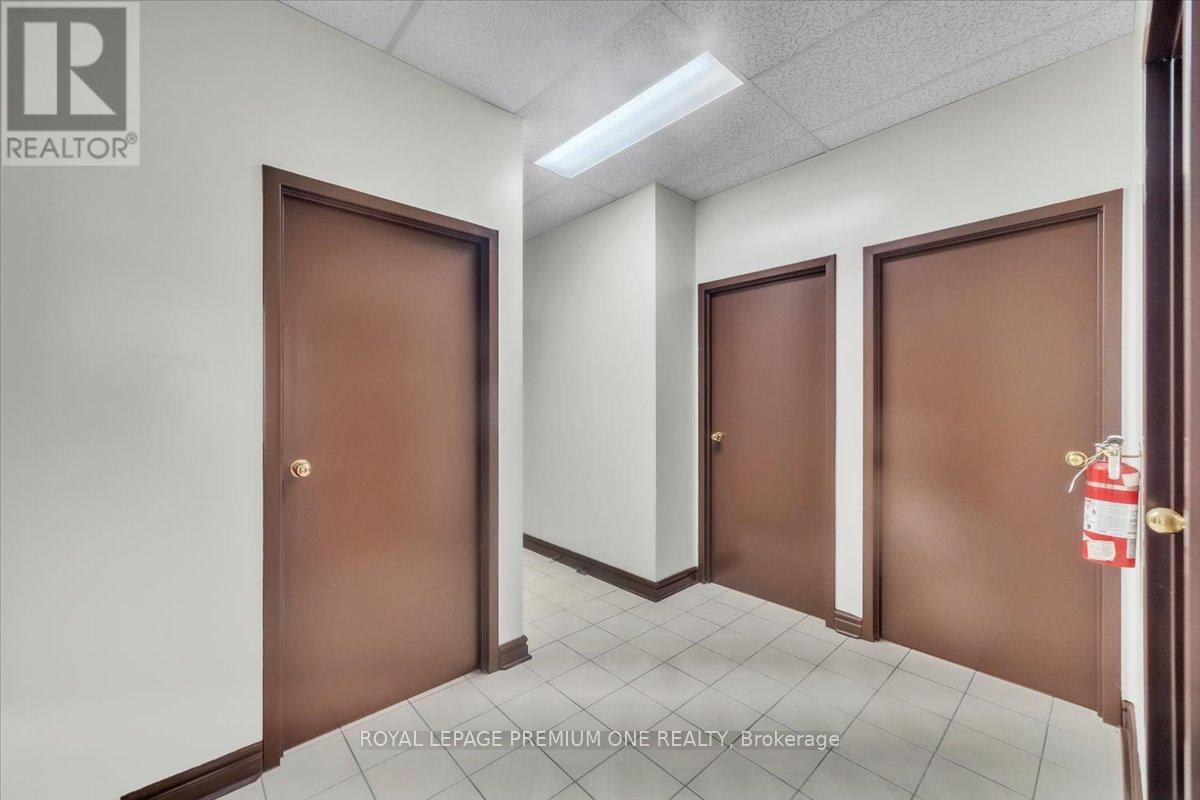 102 - 3530 Derry Road E, Mississauga, Ontario  L4T 4E3 - Photo 14 - W12212840