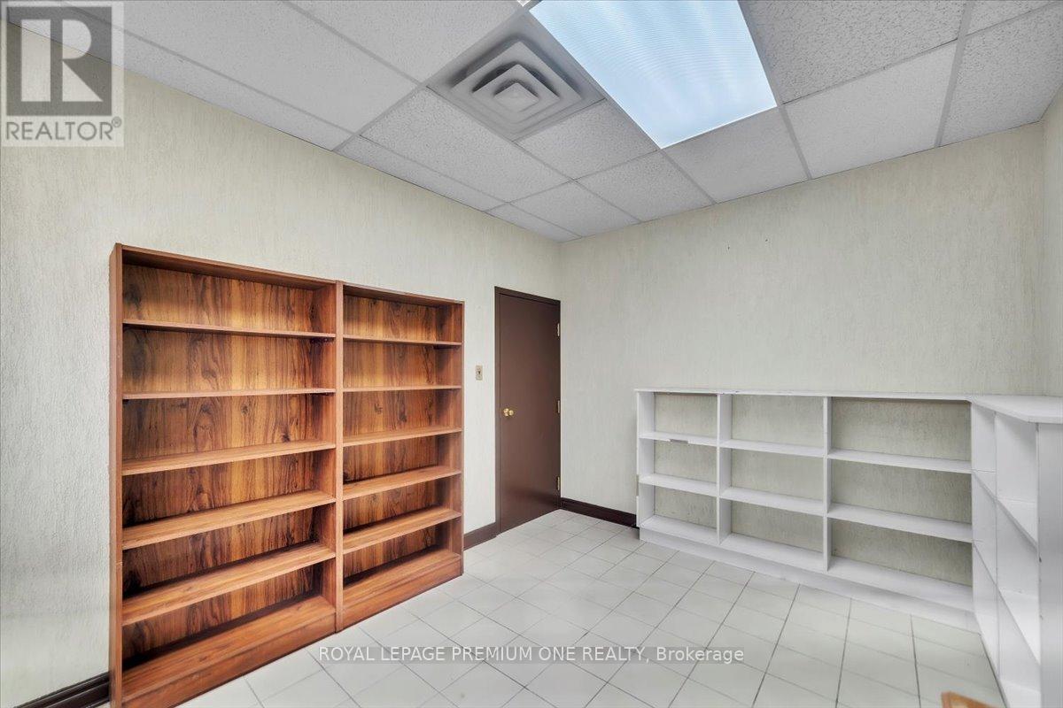 102 - 3530 Derry Road E, Mississauga, Ontario  L4T 4E3 - Photo 17 - W12212840