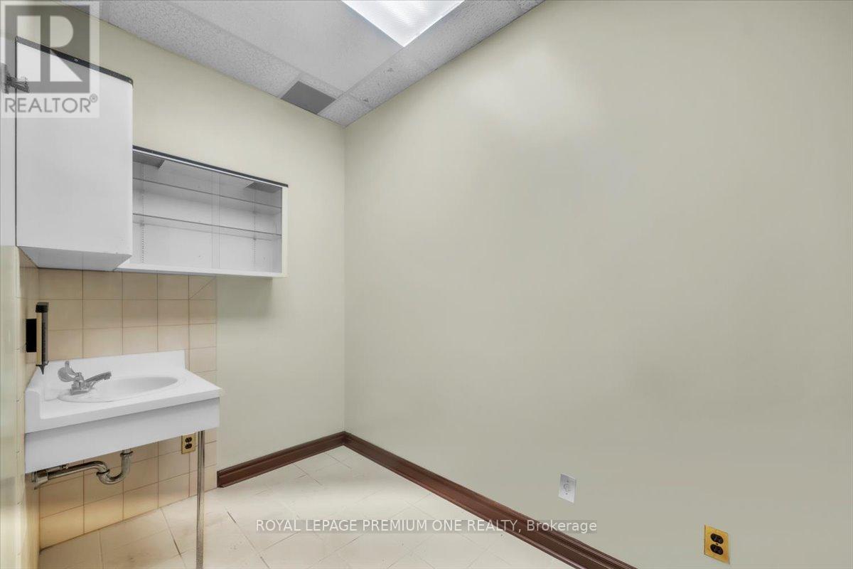 102 - 3530 Derry Road E, Mississauga, Ontario  L4T 4E3 - Photo 19 - W12212840