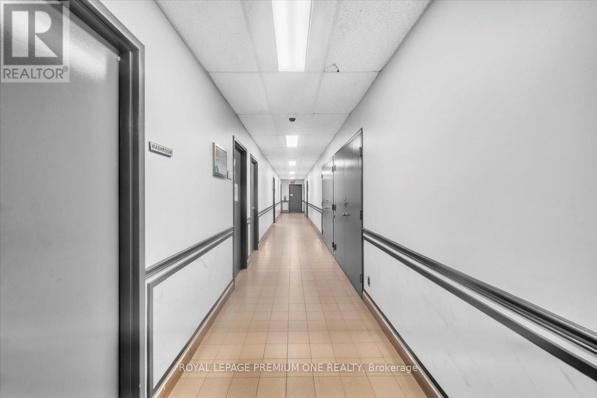 102 - 3530 Derry Road E, Mississauga, Ontario  L4T 4E3 - Photo 2 - W12212840