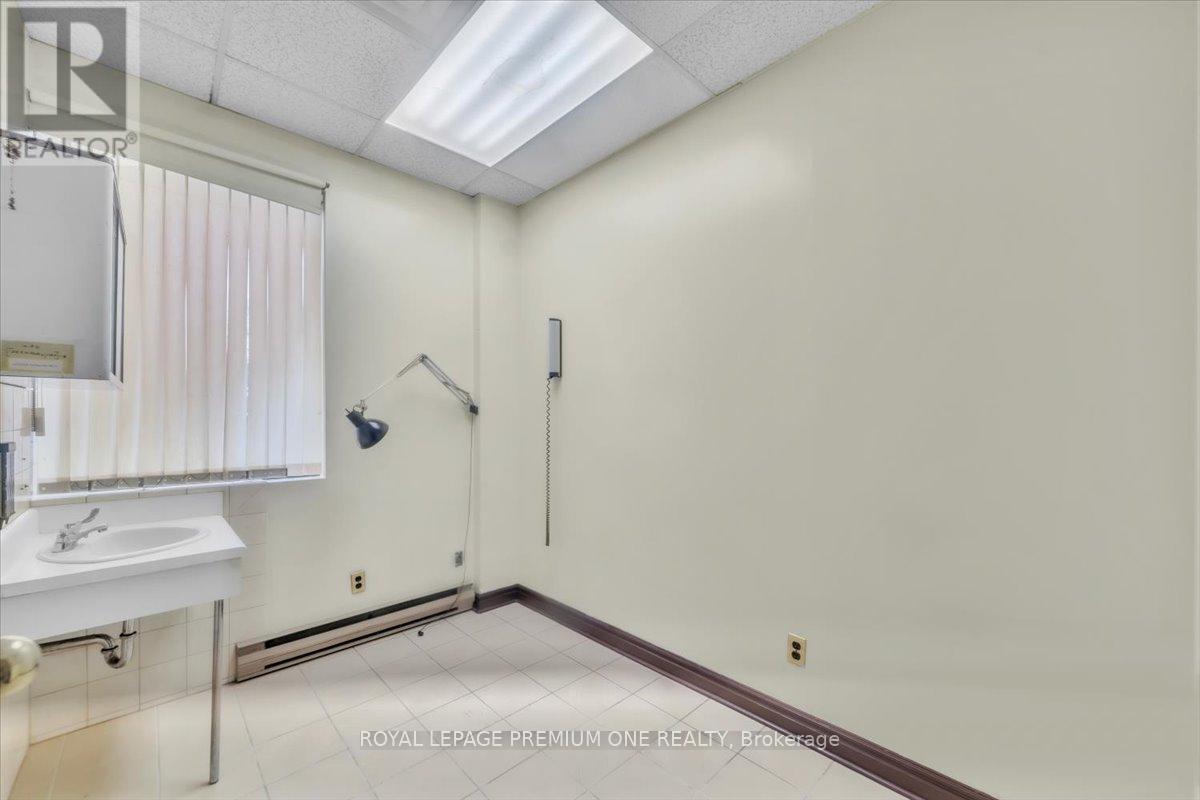 102 - 3530 Derry Road E, Mississauga, Ontario  L4T 4E3 - Photo 20 - W12212840