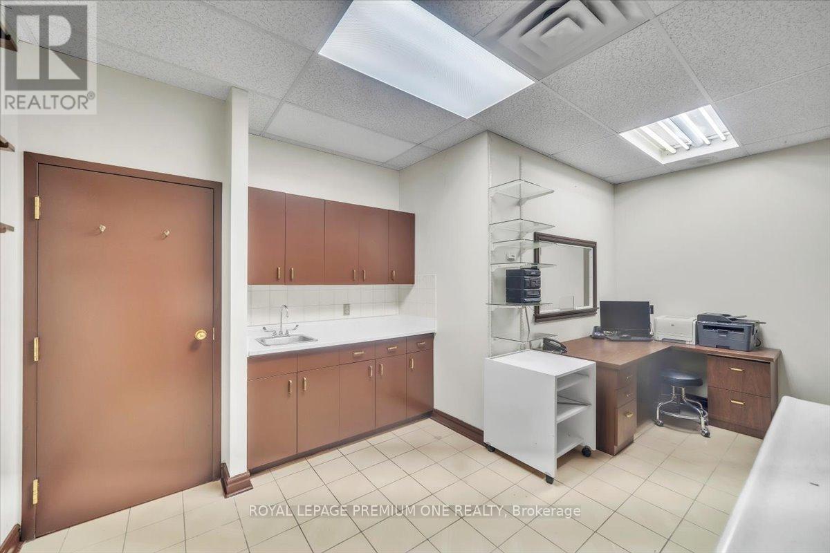 102 - 3530 Derry Road E, Mississauga, Ontario  L4T 4E3 - Photo 6 - W12212840