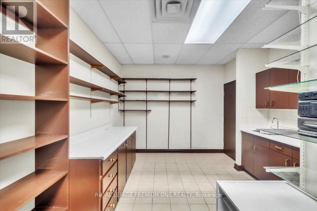 102 - 3530 Derry Road E, Mississauga, Ontario  L4T 4E3 - Photo 7 - W12212840