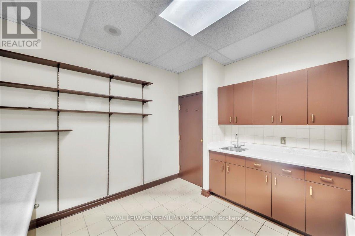 102 - 3530 Derry Road E, Mississauga, Ontario  L4T 4E3 - Photo 9 - W12212840