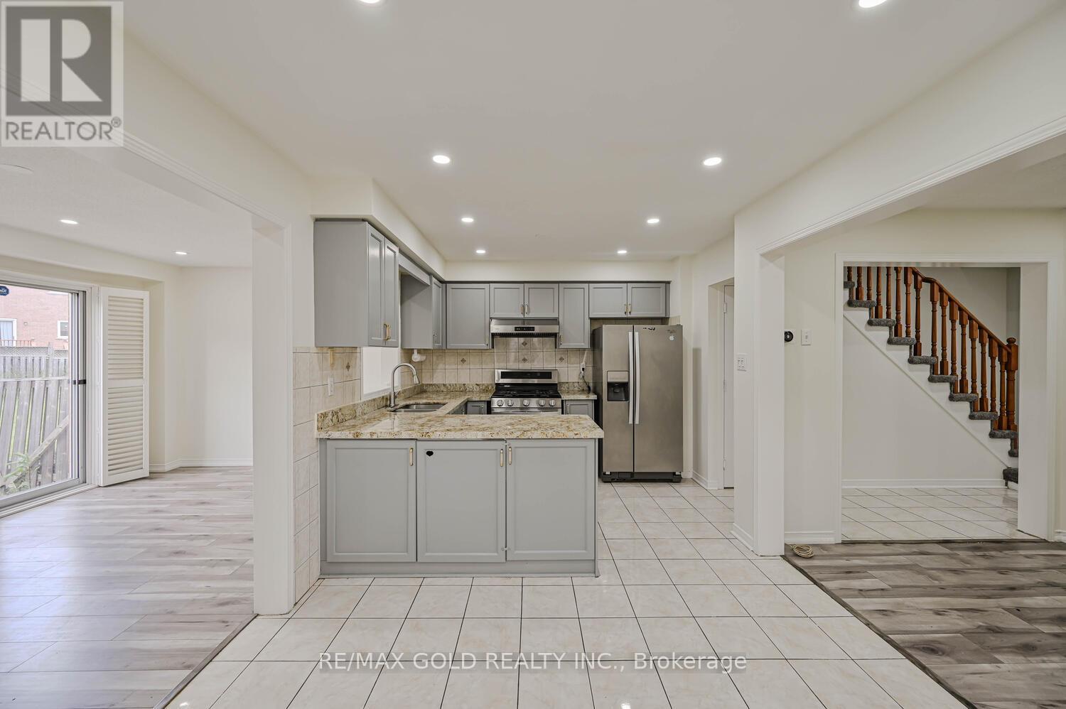 142 Sahara Trail, Brampton (Sandringham-Wellington), Ontario  L6R 1P6 - Photo 6 - W12212864
