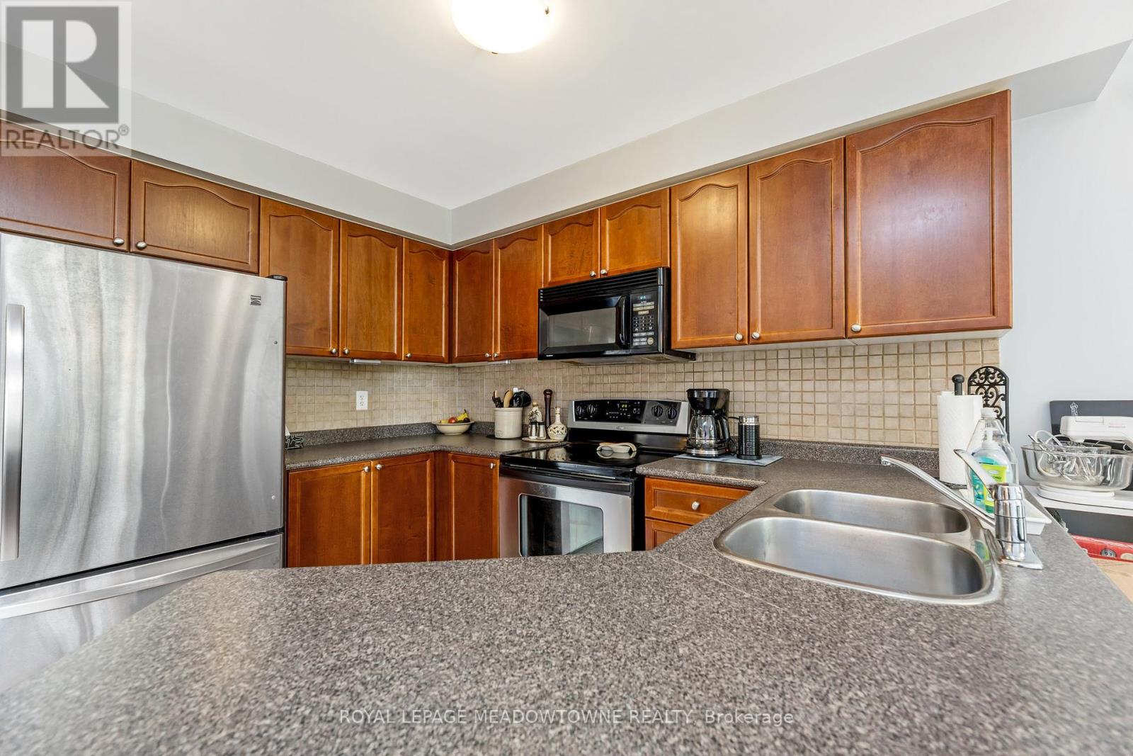 49 Lily Lane, Halton Hills (Georgetown), Ontario  L7G 6N1 - Photo 12 - W12212871