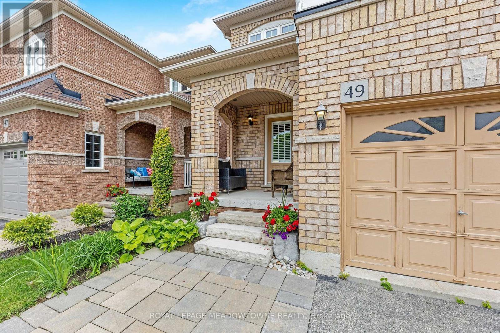 49 Lily Lane, Halton Hills (Georgetown), Ontario  L7G 6N1 - Photo 3 - W12212871