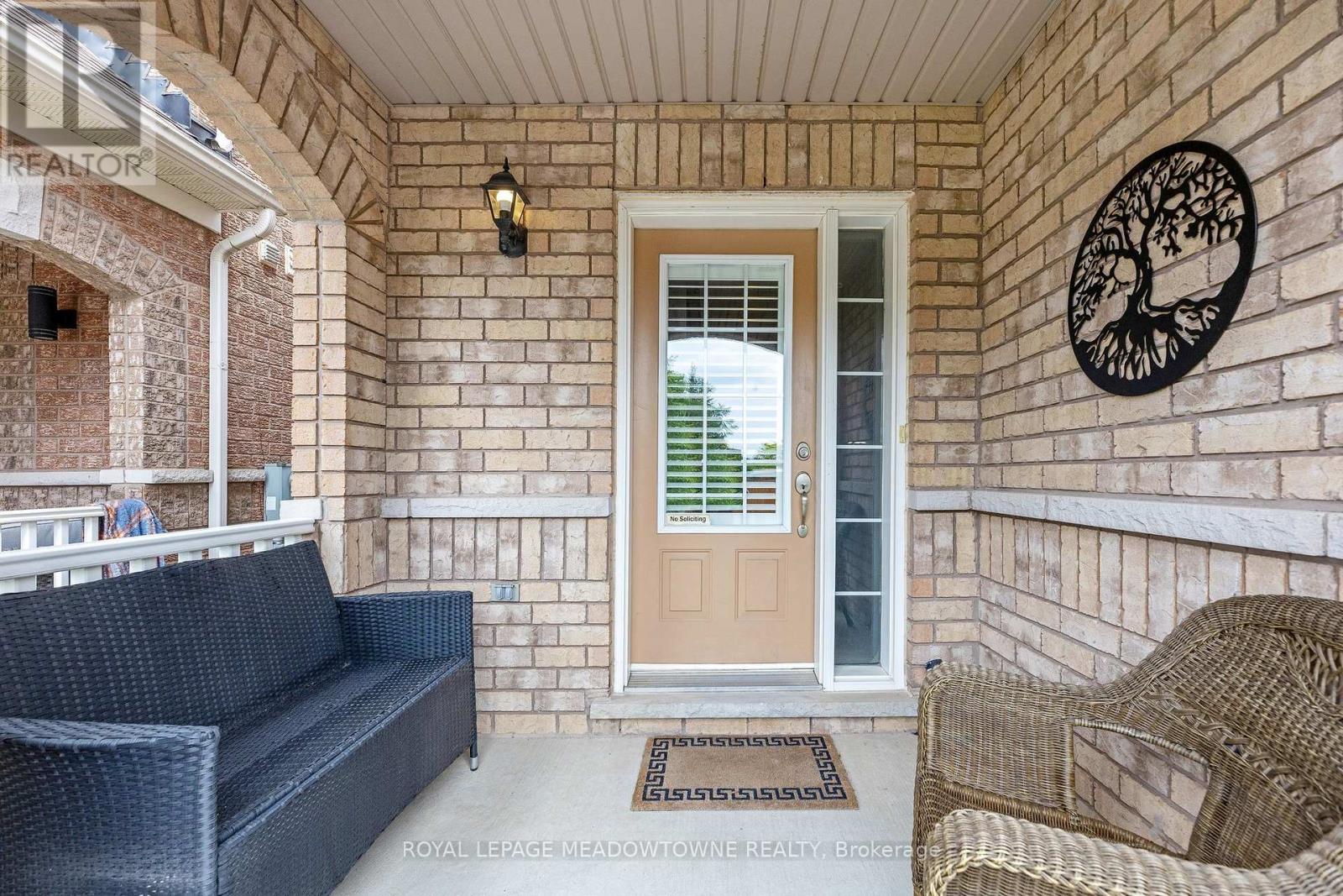 49 Lily Lane, Halton Hills (Georgetown), Ontario  L7G 6N1 - Photo 4 - W12212871