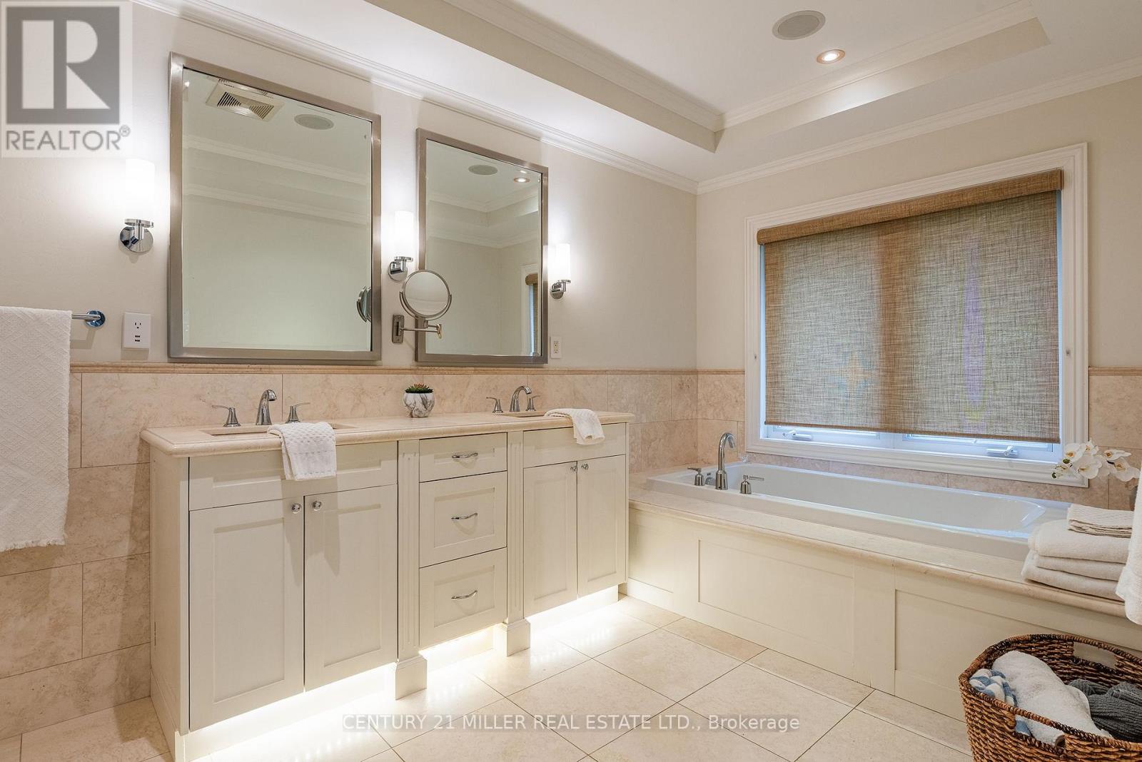 272 Maple Grove Drive, Oakville (Mo Morrison), Ontario  L6J 4V5 - Photo 18 - W12212875