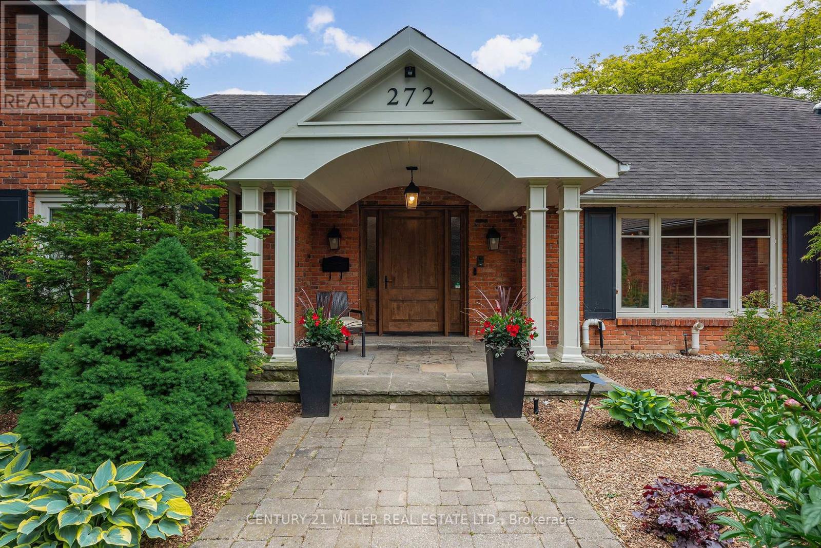 272 Maple Grove Drive, Oakville (Mo Morrison), Ontario  L6J 4V5 - Photo 2 - W12212875