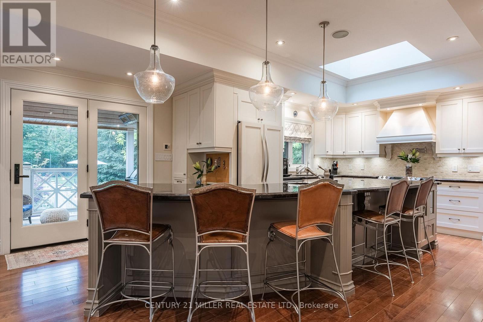 272 Maple Grove Drive, Oakville (Mo Morrison), Ontario  L6J 4V5 - Photo 6 - W12212875