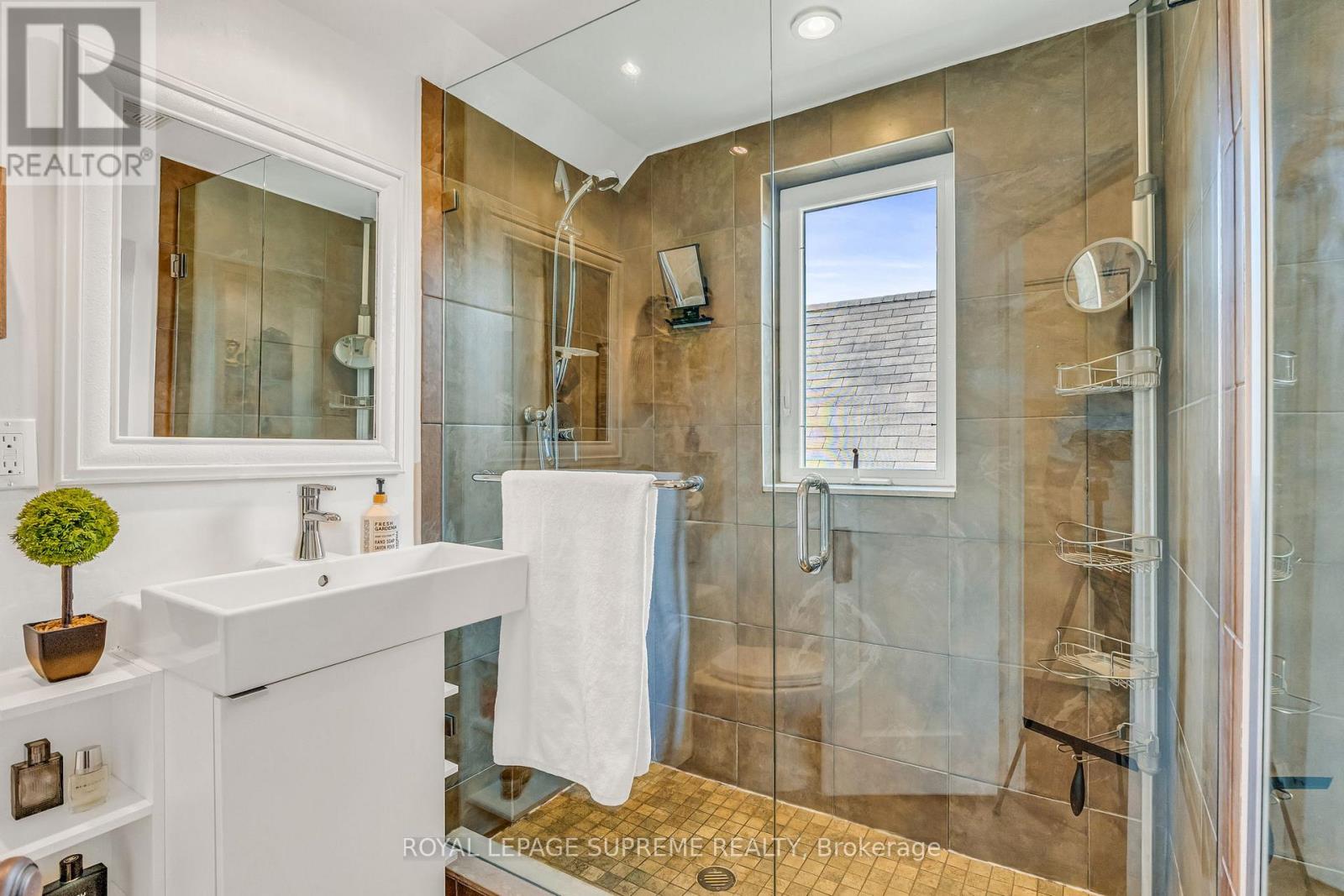 111 Blackthorn Avenue, Toronto (Weston-Pellam Park), Ontario  M6N 3H4 - Photo 29 - W12212879