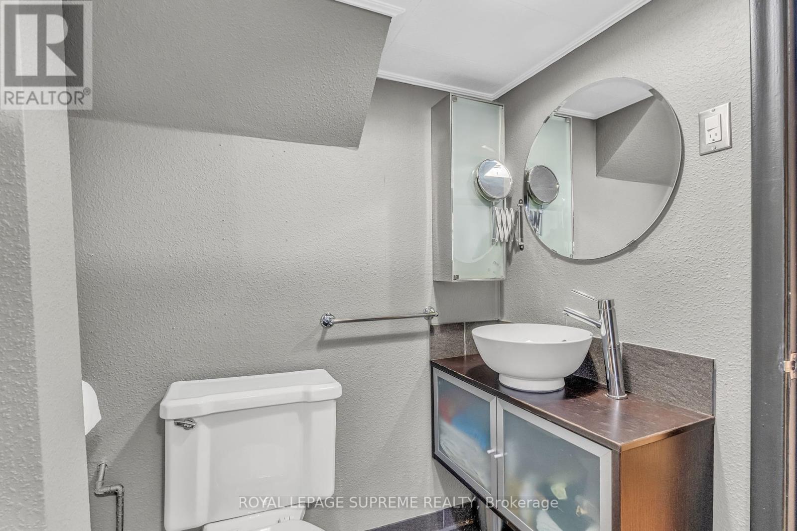 111 Blackthorn Avenue, Toronto (Weston-Pellam Park), Ontario  M6N 3H4 - Photo 33 - W12212879