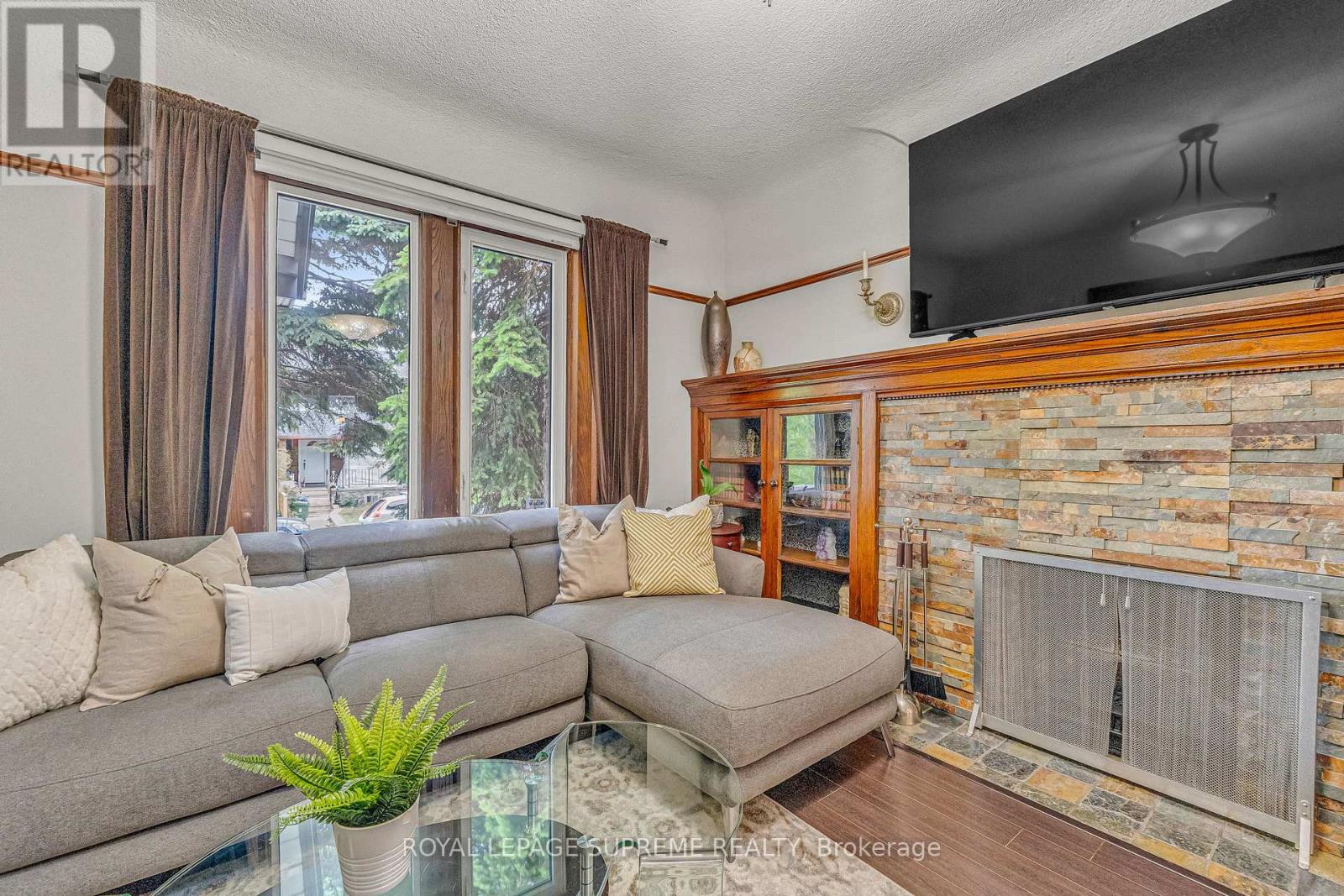 111 Blackthorn Avenue, Toronto (Weston-Pellam Park), Ontario  M6N 3H4 - Photo 7 - W12212879