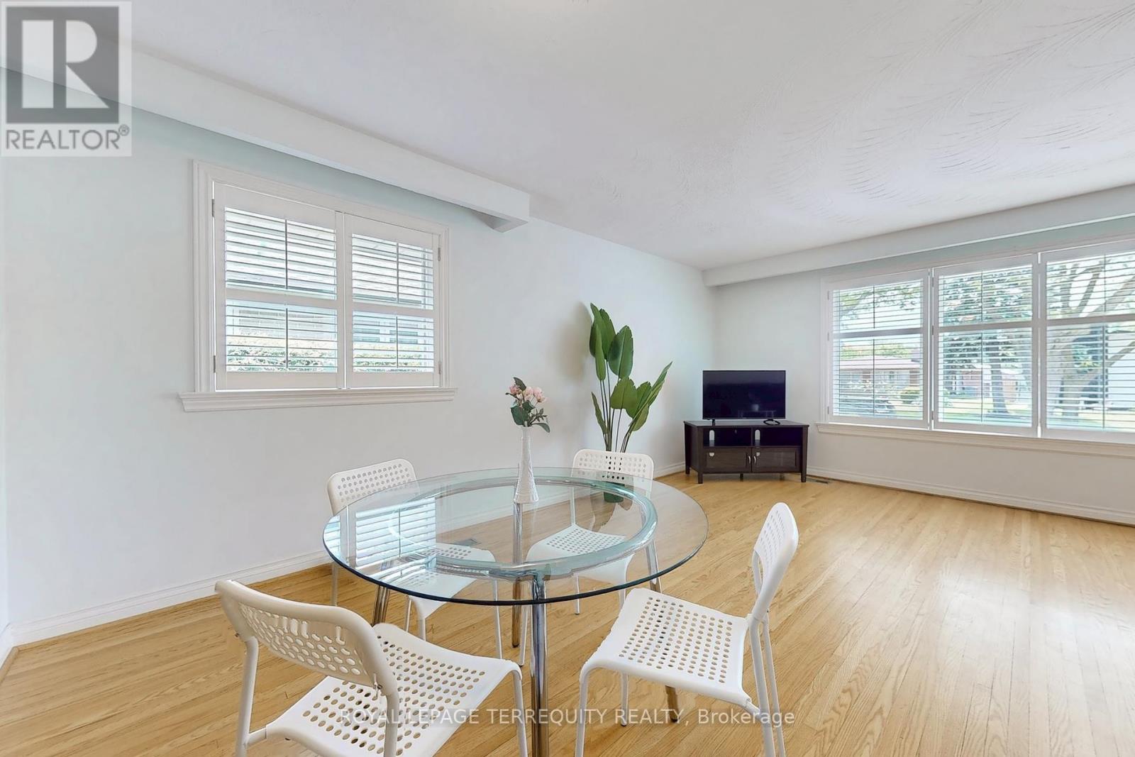 8 Cromer Place, Toronto (Willowridge-Martingrove-Richview), Ontario  M9R 2E1 - Photo 10 - W12212884