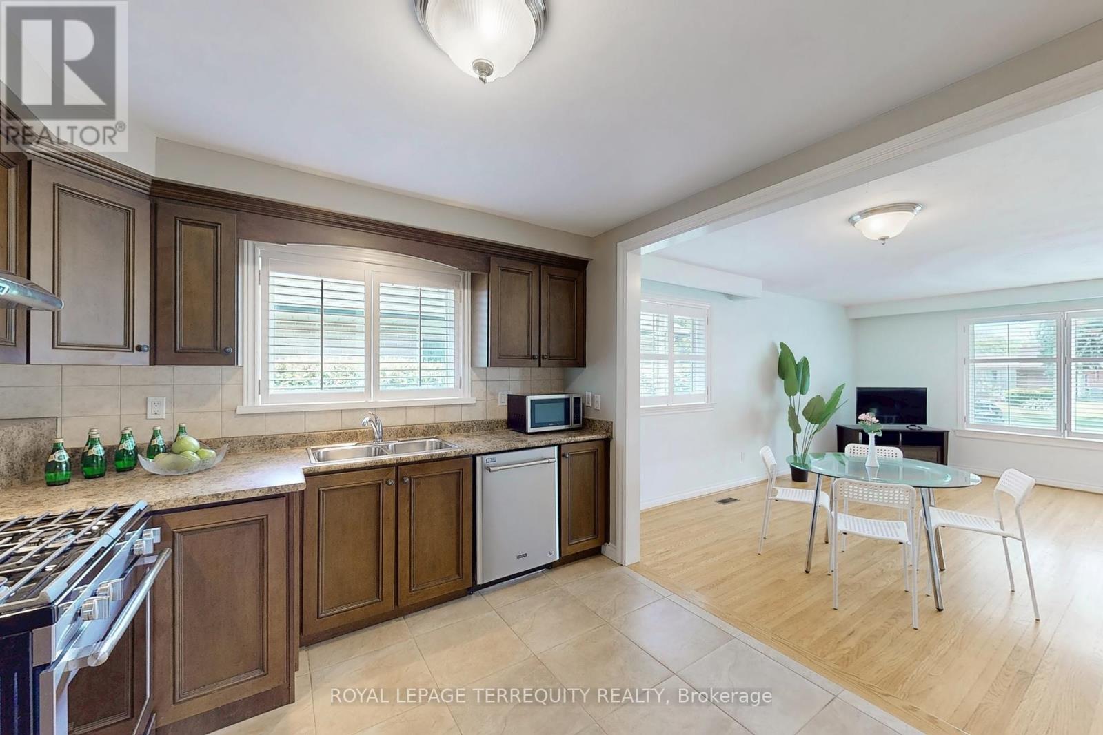 8 Cromer Place, Toronto (Willowridge-Martingrove-Richview), Ontario  M9R 2E1 - Photo 13 - W12212884