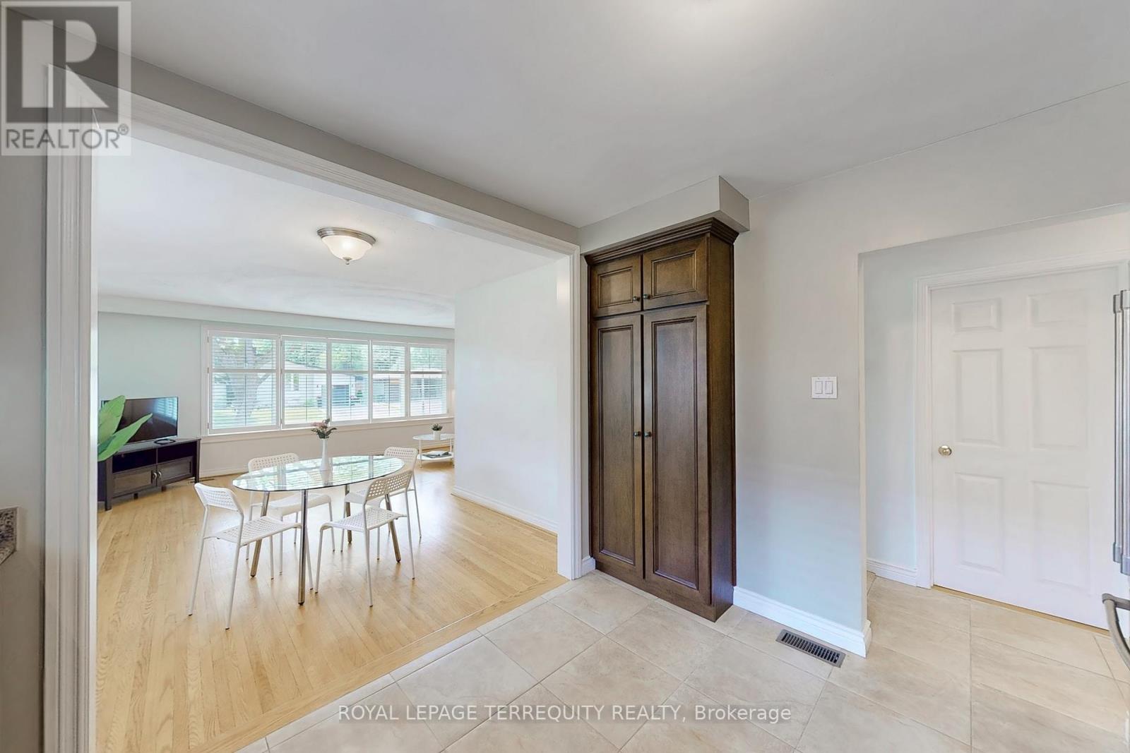8 Cromer Place, Toronto (Willowridge-Martingrove-Richview), Ontario  M9R 2E1 - Photo 14 - W12212884