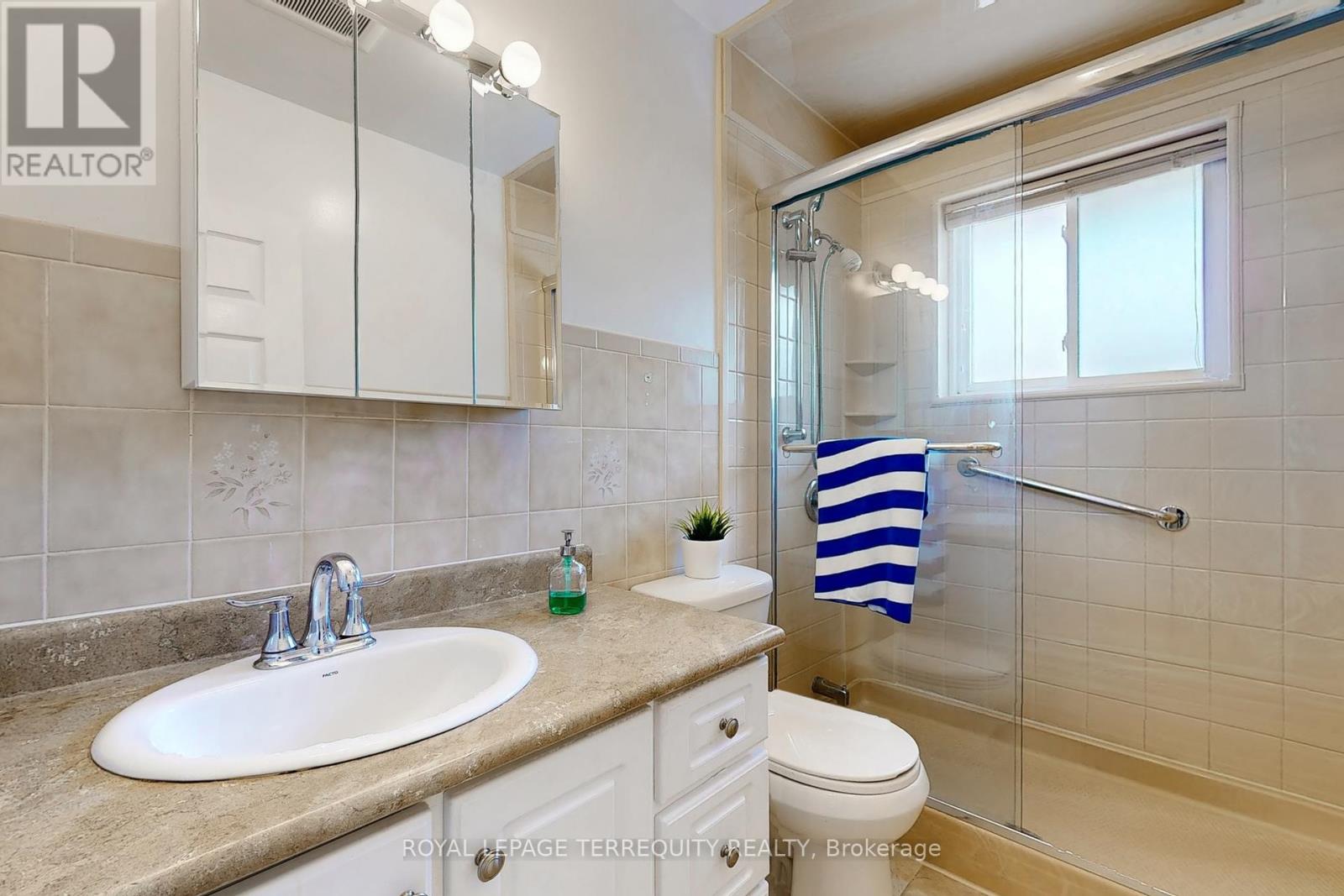 8 Cromer Place, Toronto (Willowridge-Martingrove-Richview), Ontario  M9R 2E1 - Photo 20 - W12212884