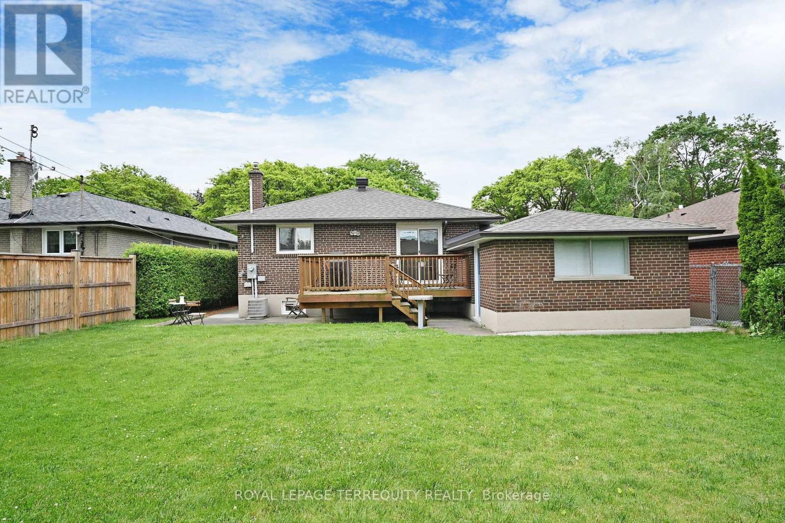 8 Cromer Place, Toronto (Willowridge-Martingrove-Richview), Ontario  M9R 2E1 - Photo 38 - W12212884