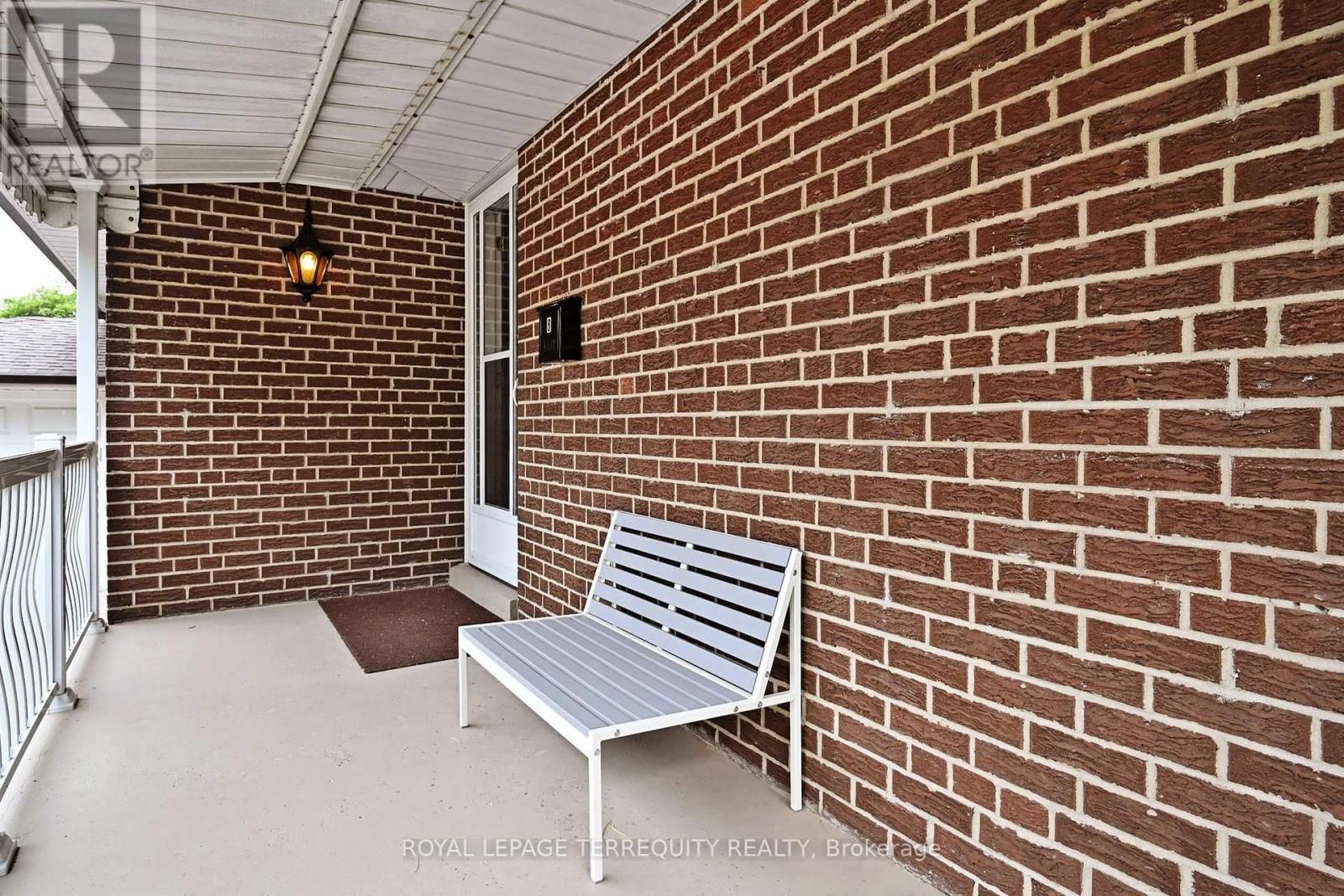 8 Cromer Place, Toronto (Willowridge-Martingrove-Richview), Ontario  M9R 2E1 - Photo 4 - W12212884