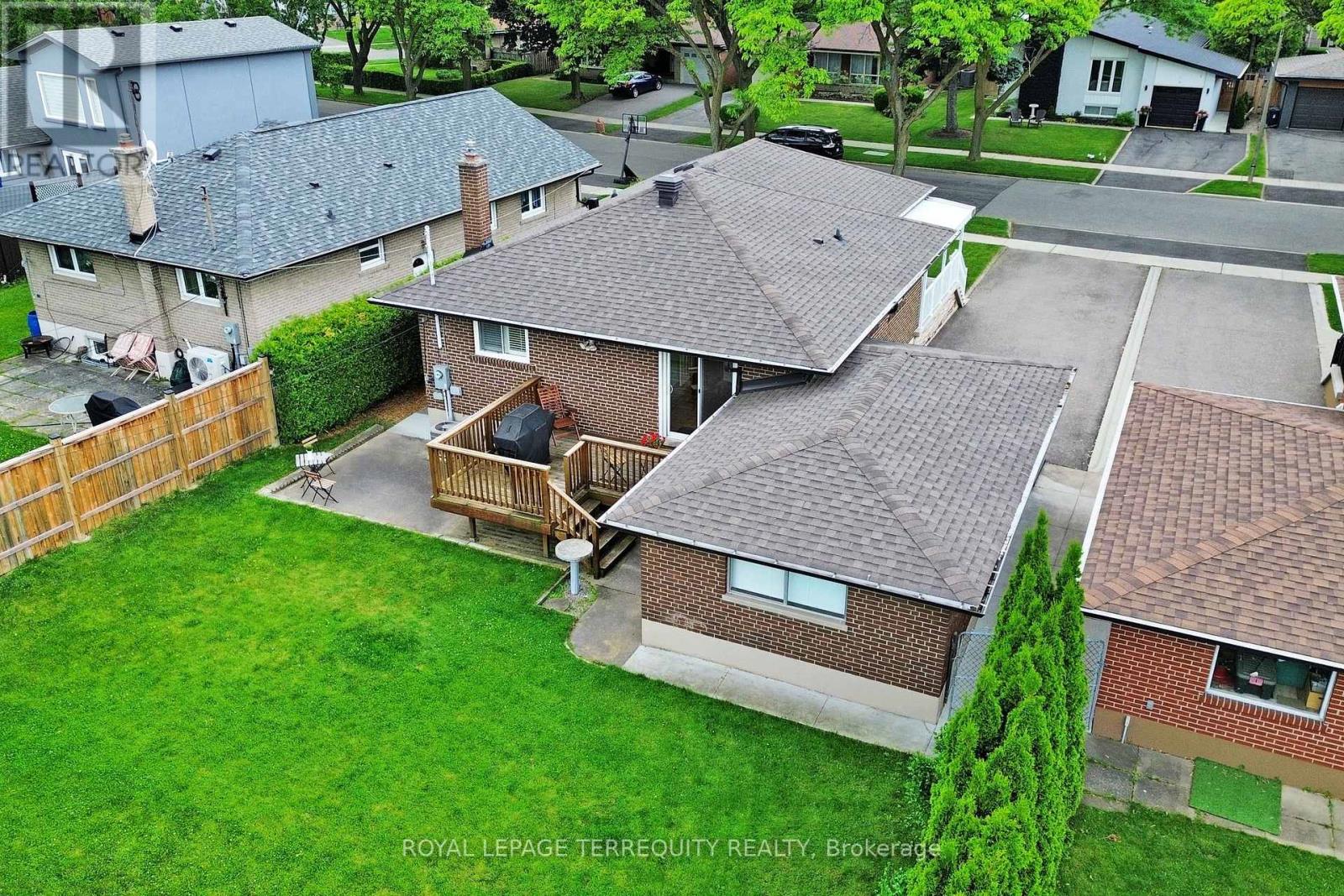 8 Cromer Place, Toronto (Willowridge-Martingrove-Richview), Ontario  M9R 2E1 - Photo 41 - W12212884
