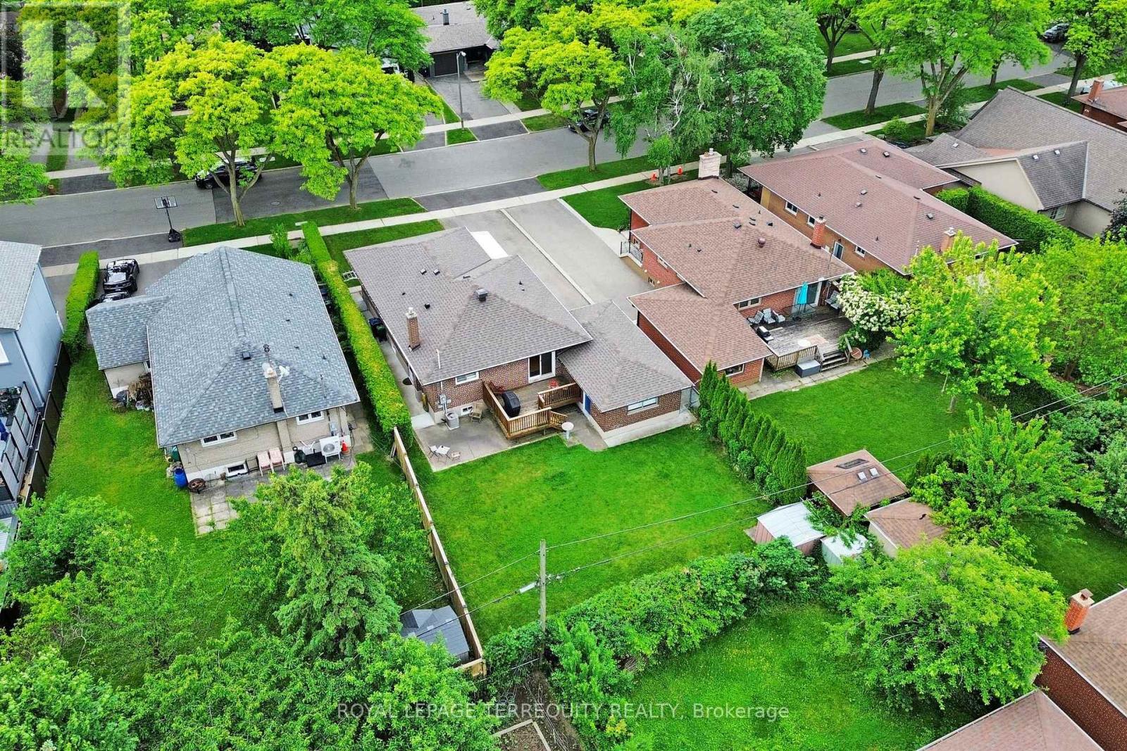 8 Cromer Place, Toronto (Willowridge-Martingrove-Richview), Ontario  M9R 2E1 - Photo 43 - W12212884