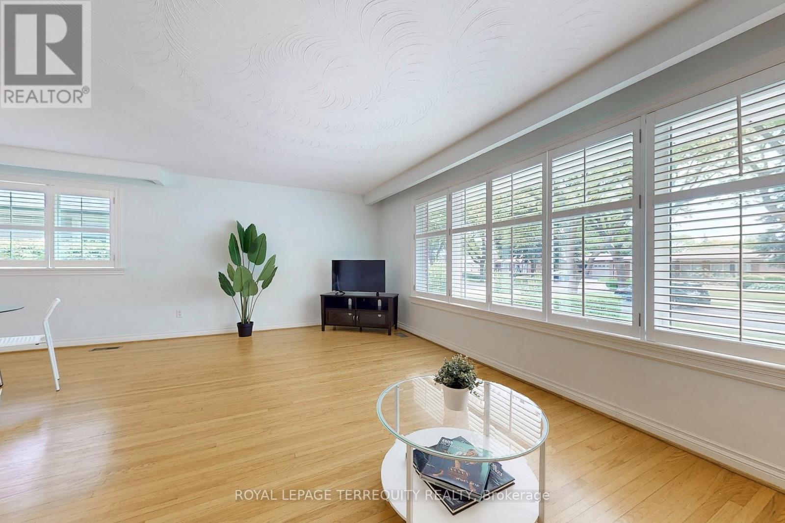 8 Cromer Place, Toronto (Willowridge-Martingrove-Richview), Ontario  M9R 2E1 - Photo 8 - W12212884