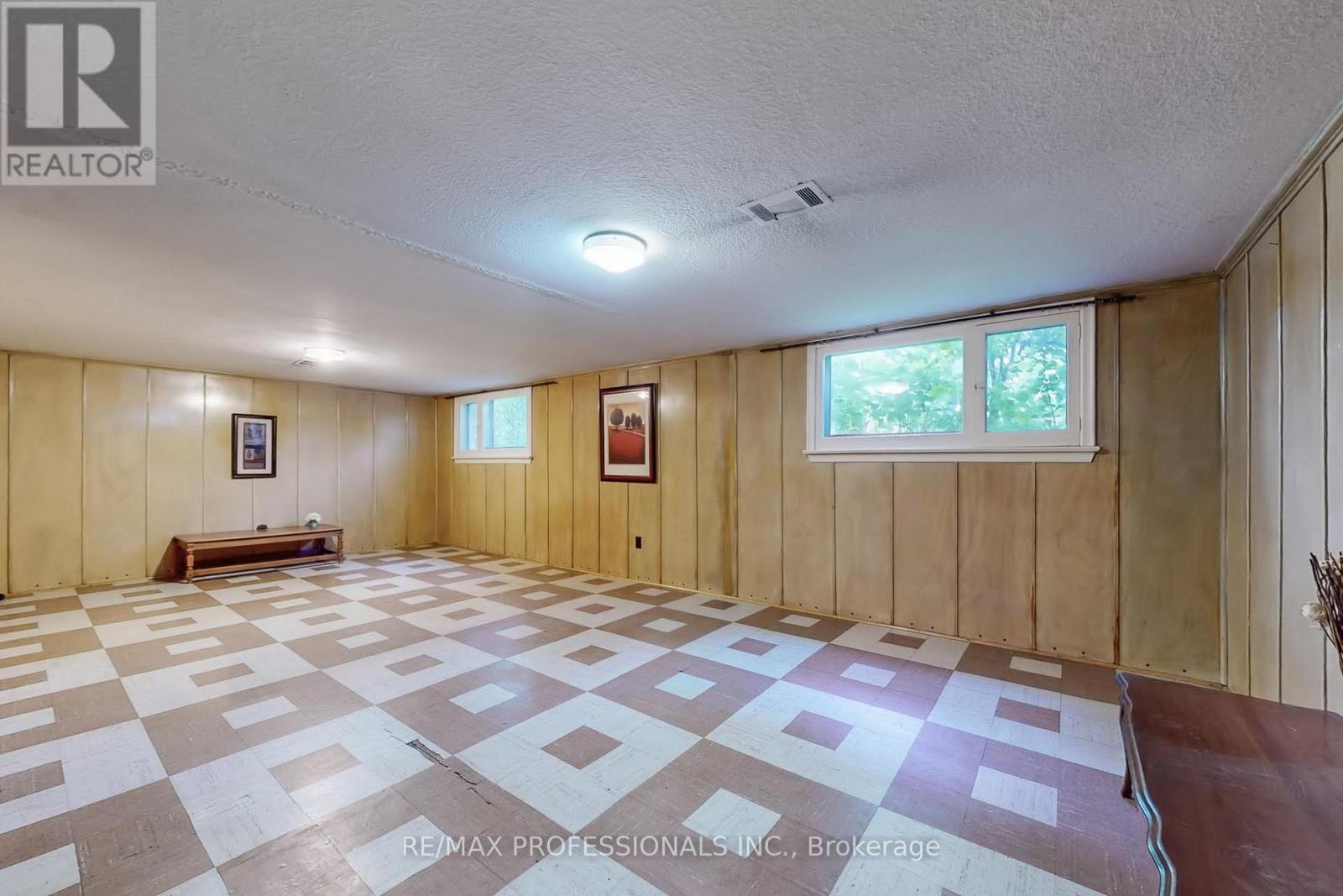 64 Saybrook Avenue, Toronto (Stonegate-Queensway), Ontario  M8Z 2V7 - Photo 20 - W12212924