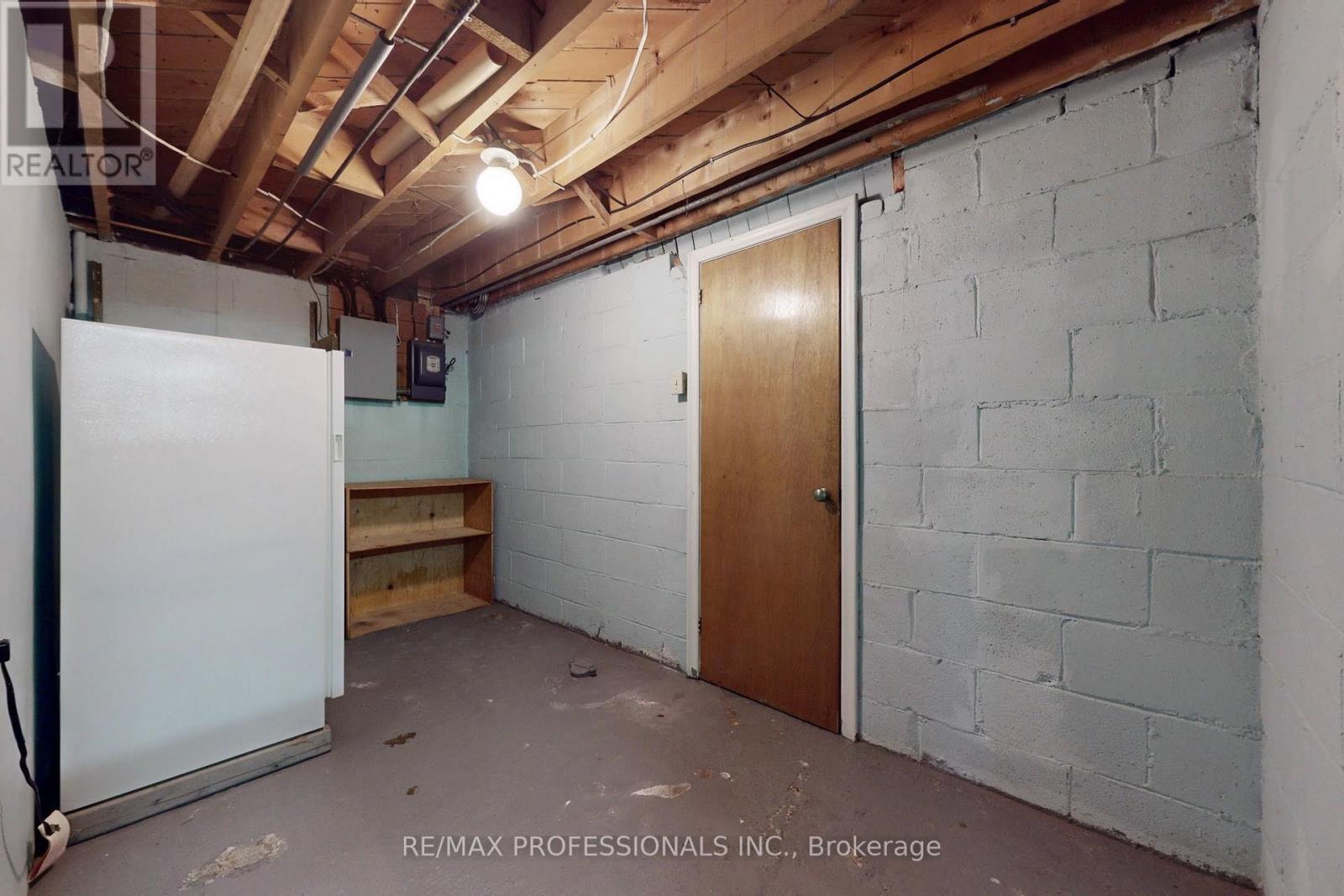 64 Saybrook Avenue, Toronto (Stonegate-Queensway), Ontario  M8Z 2V7 - Photo 24 - W12212924