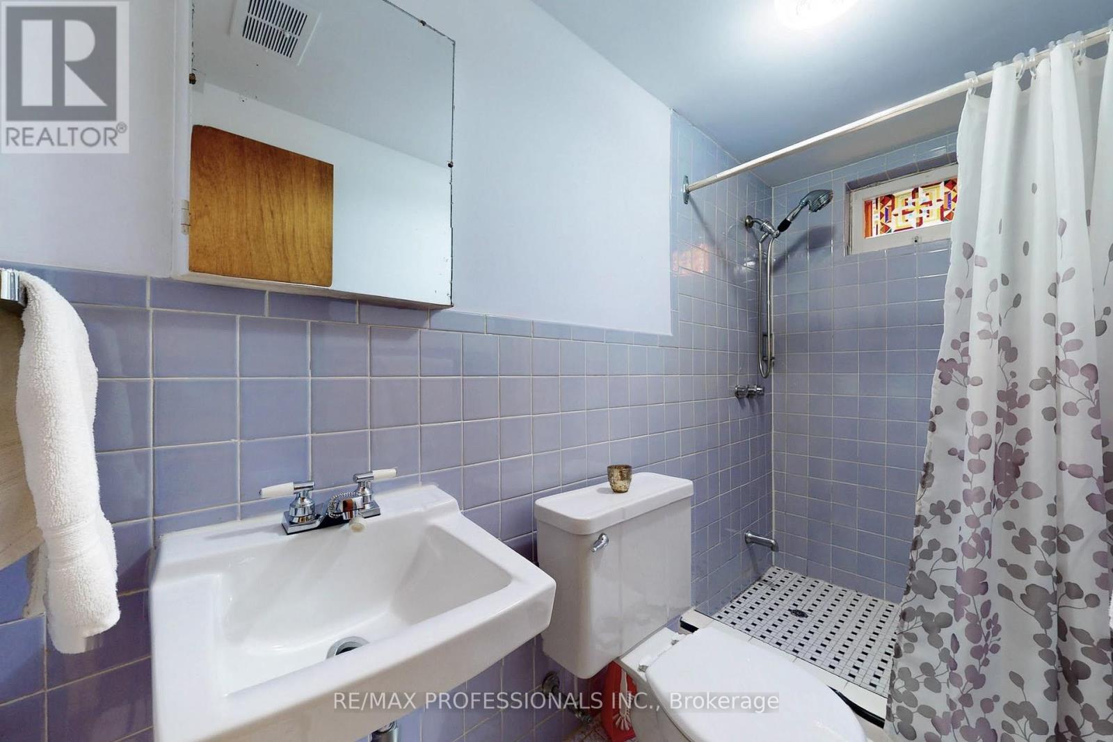 64 Saybrook Avenue, Toronto (Stonegate-Queensway), Ontario  M8Z 2V7 - Photo 26 - W12212924